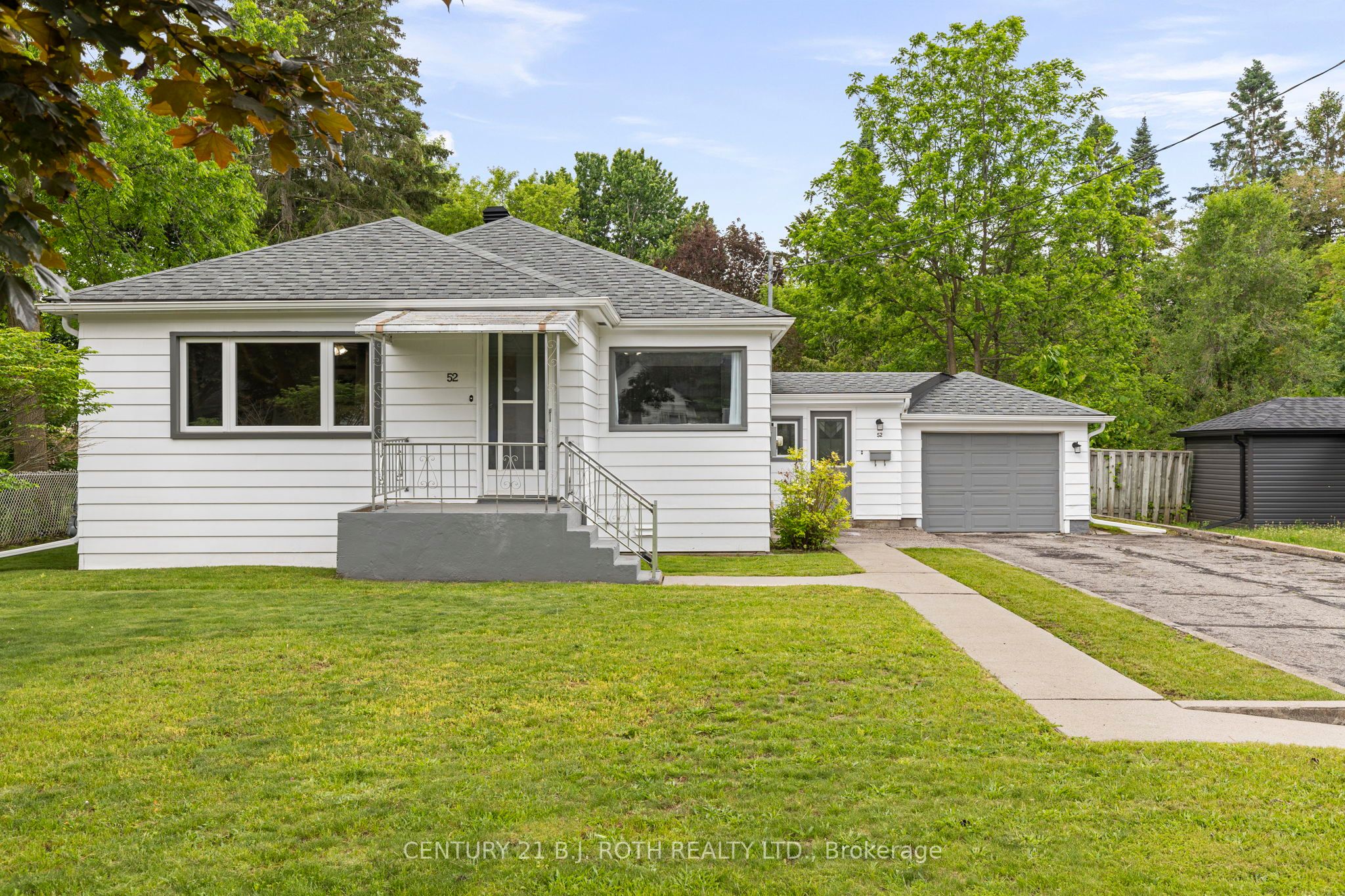 52 Marcus Street, Barrie, ON L4N 3L8 photo 2