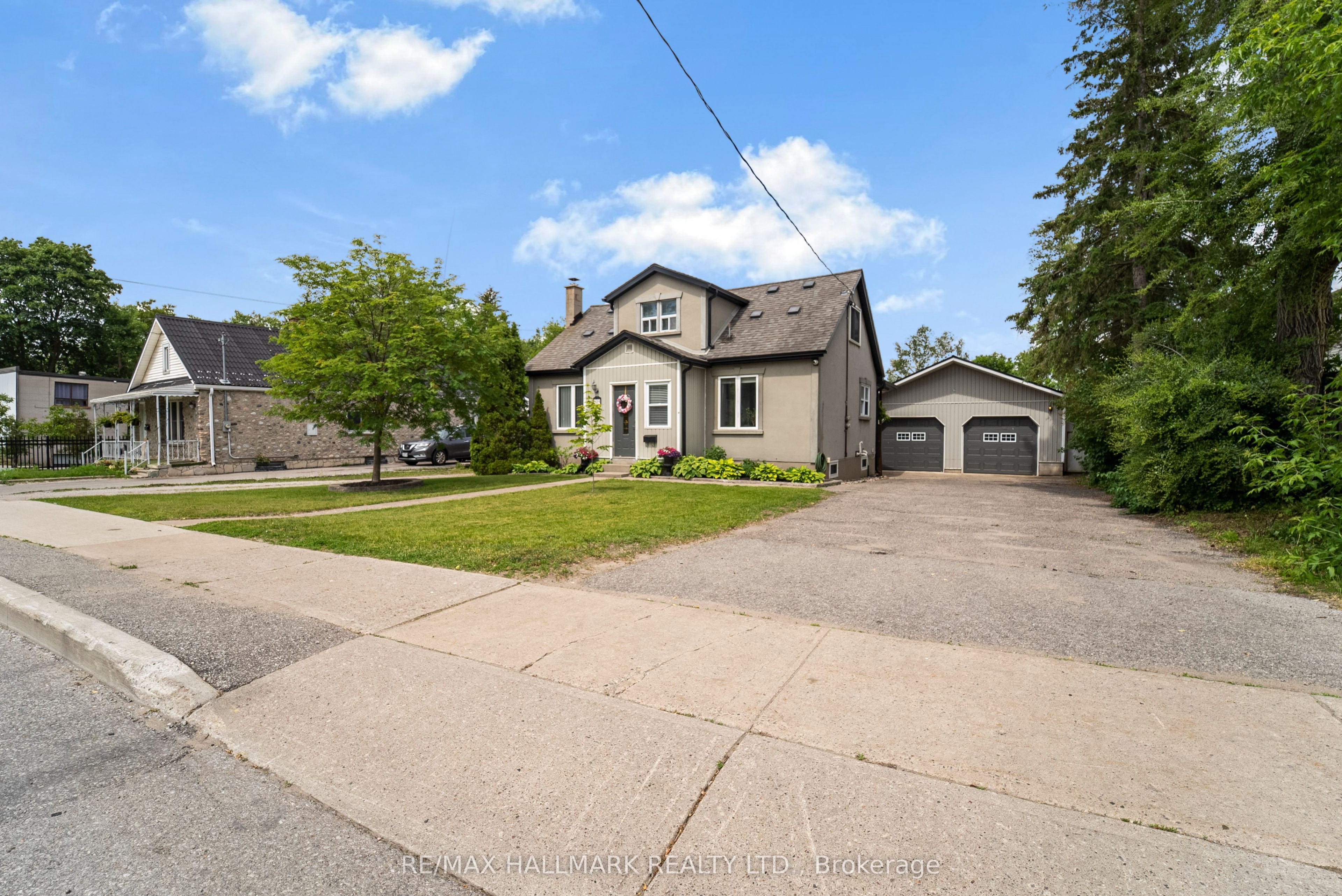 225 Innisfil Street, Barrie, ON L4N 3E9 photo 3