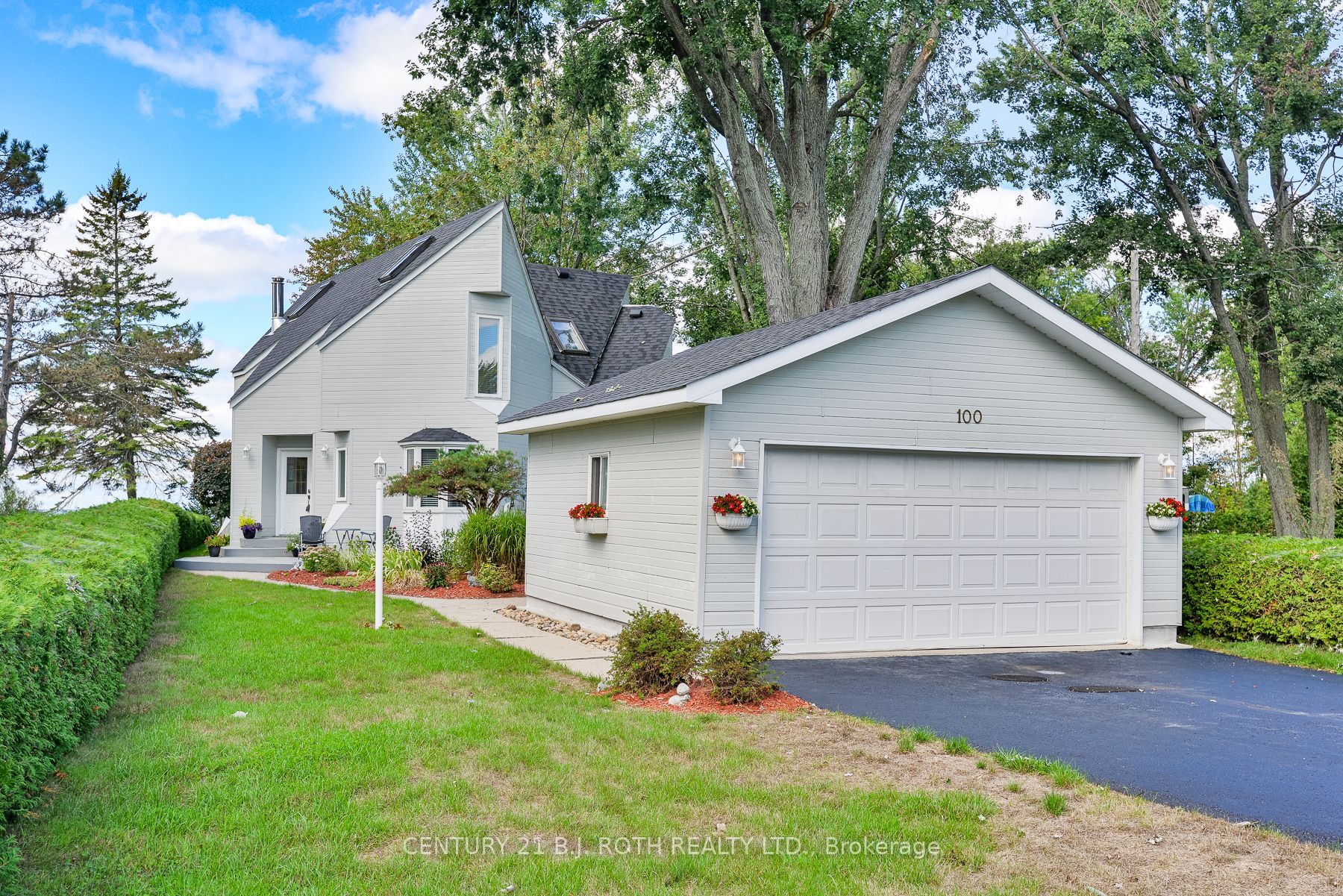100 Lake Avenue, Ramara, ON L0K 1B0