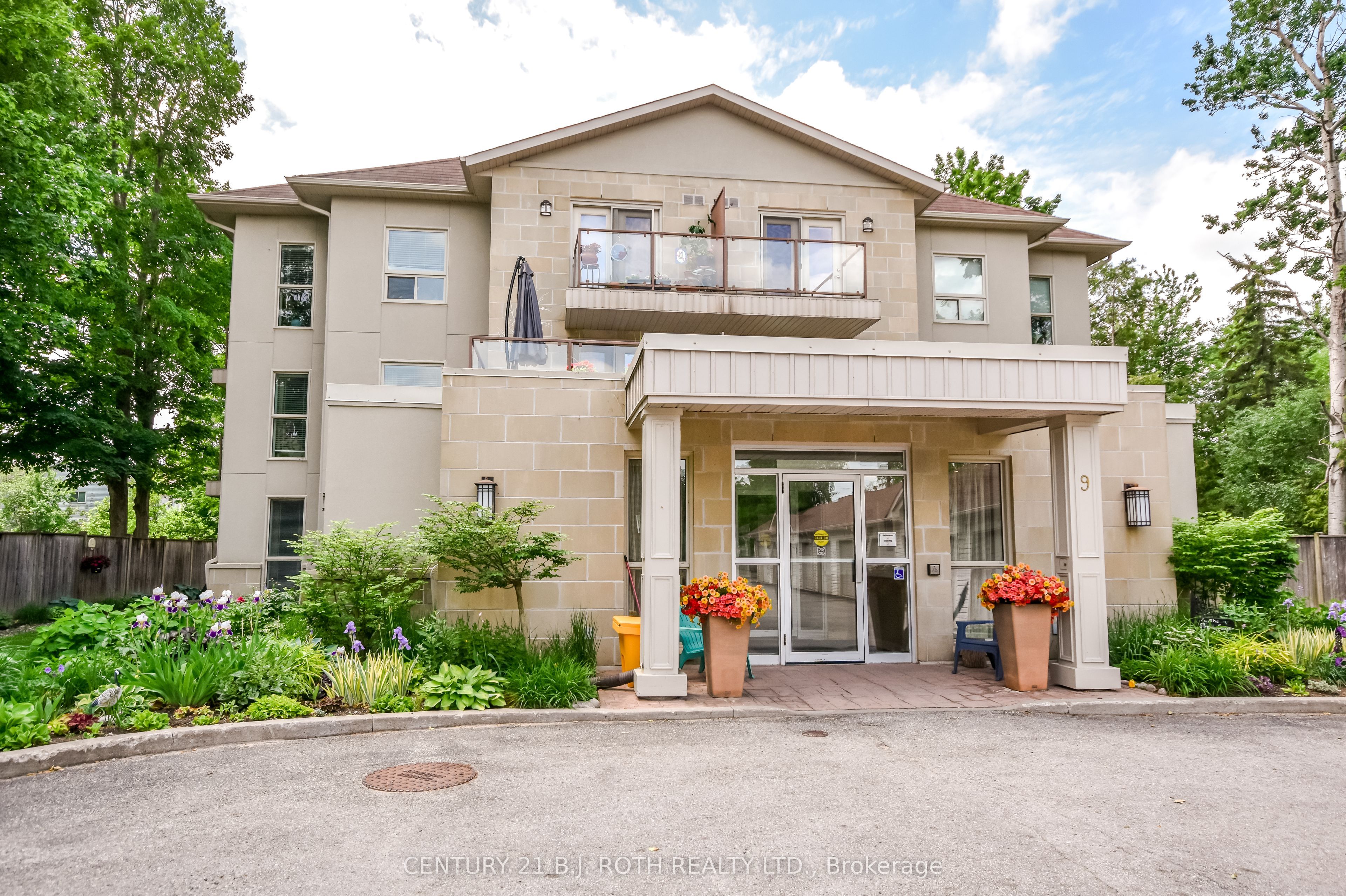 9 Westmount Drive S Unit 302, Orillia, ON L3V 6C8
