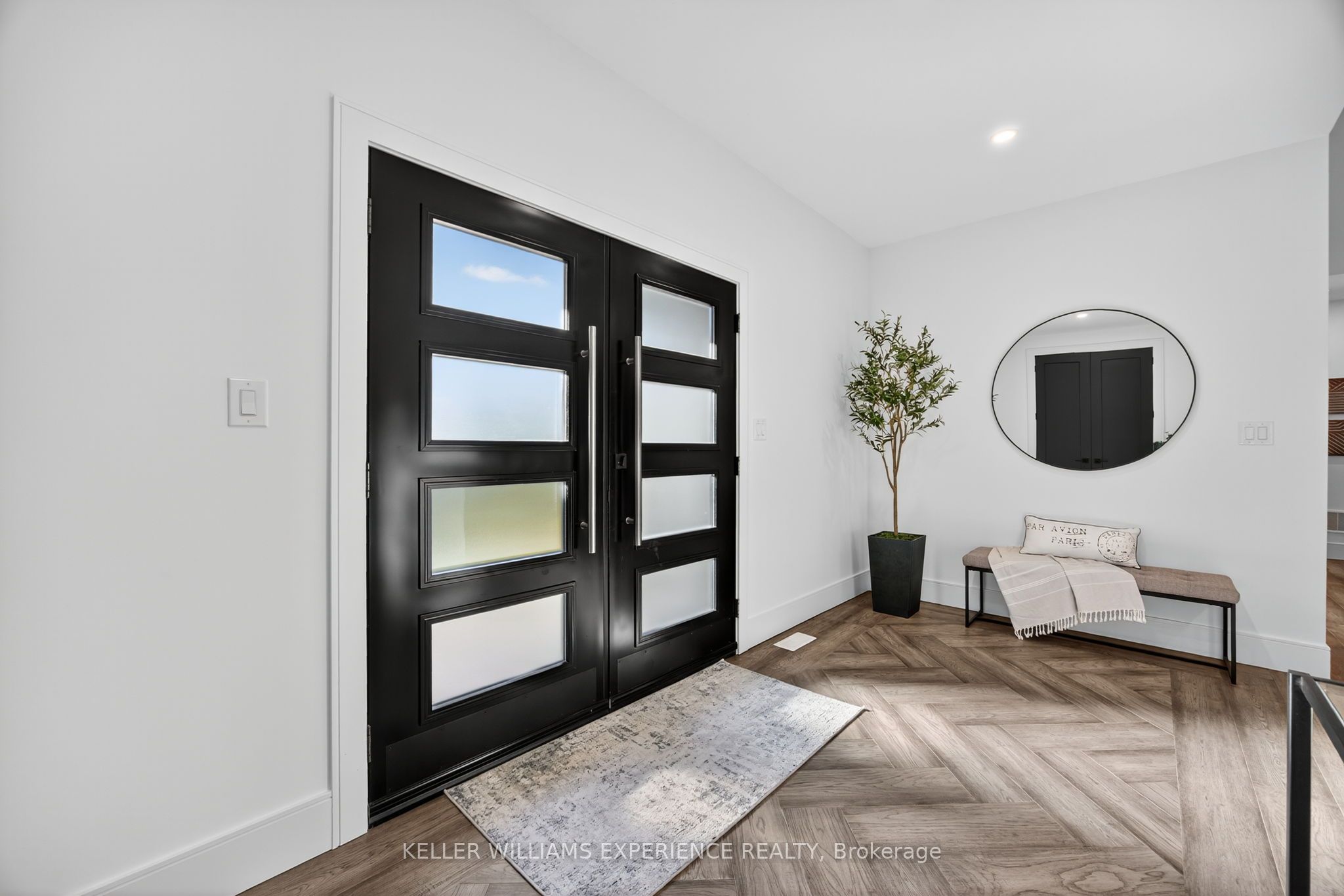 1016 Lakeshore Road E, Oro-Medonte, ON L0L 1T0 photo 4