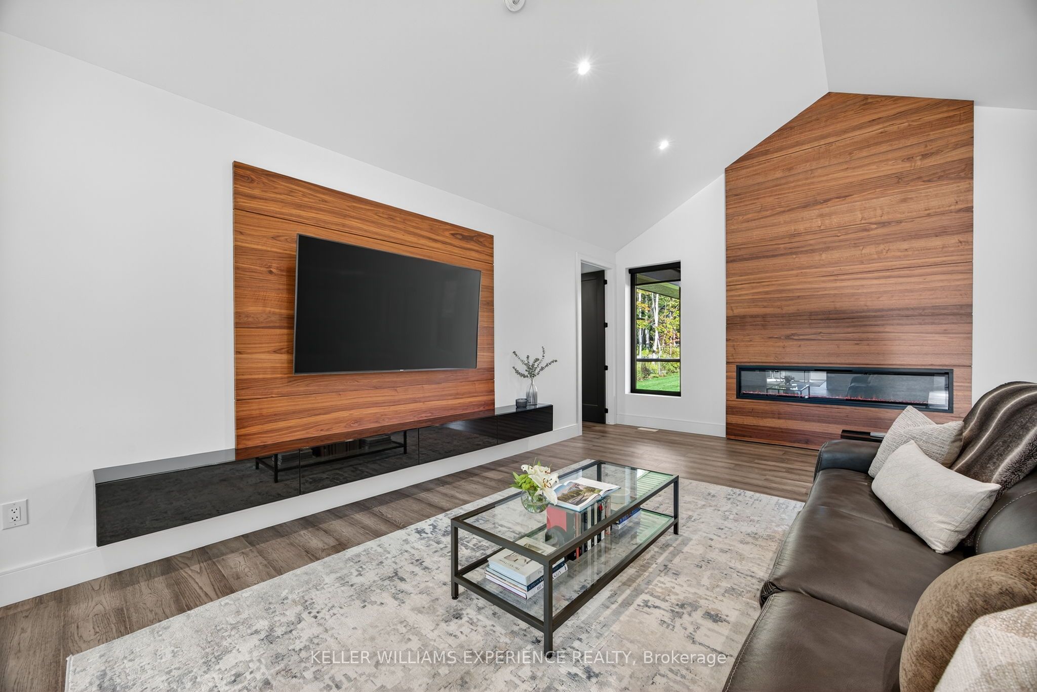 1016 Lakeshore Road E, Oro-Medonte, ON L0L 1T0 photo 5