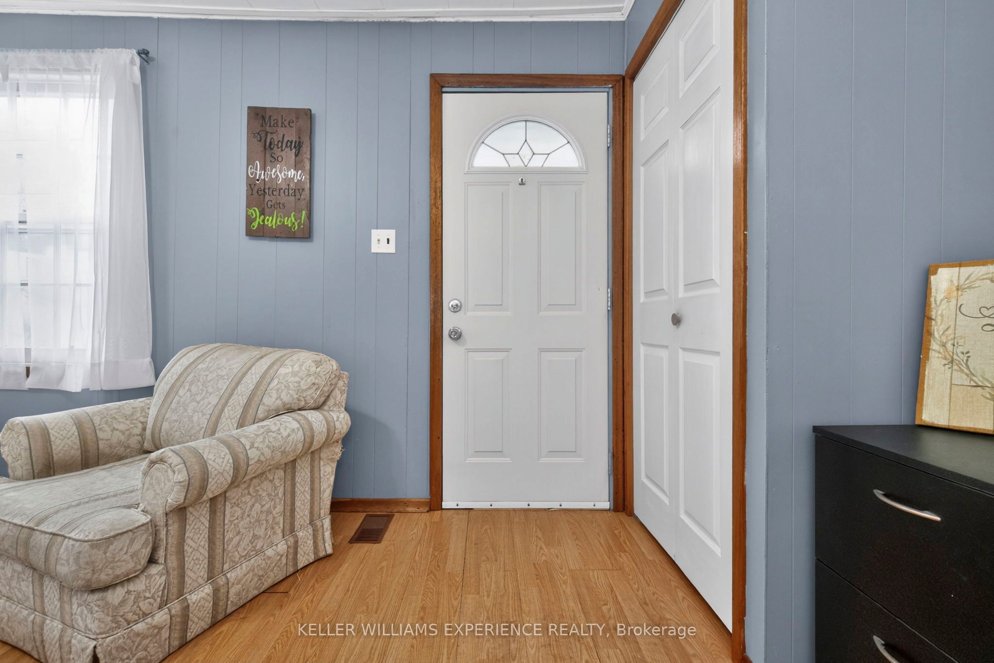 10 Argyle Avenue, Orillia, ON L3V 2V6 photo 3