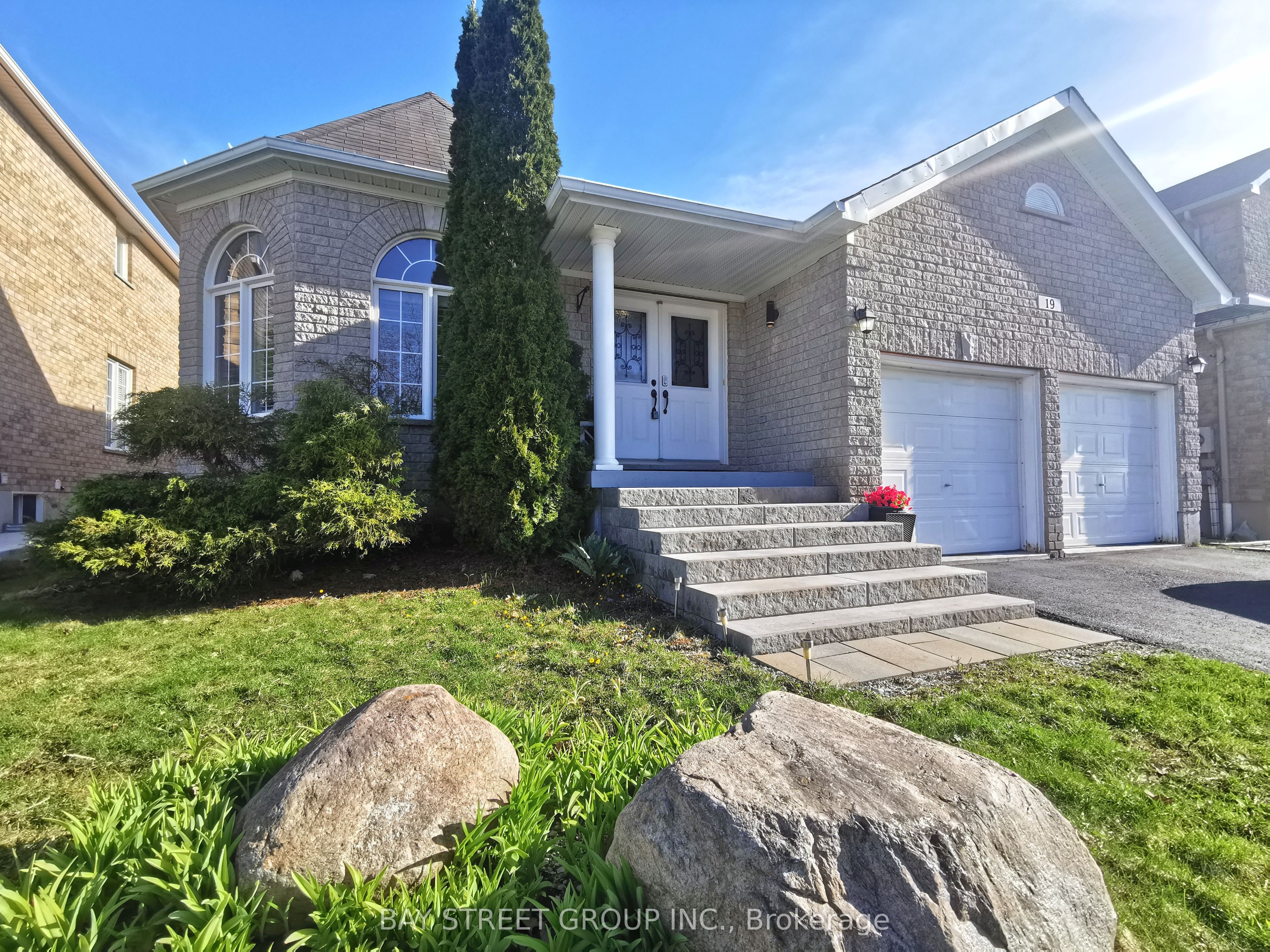 19 Falcon Crescent, Barrie, ON L4N 0Y9 photo 2