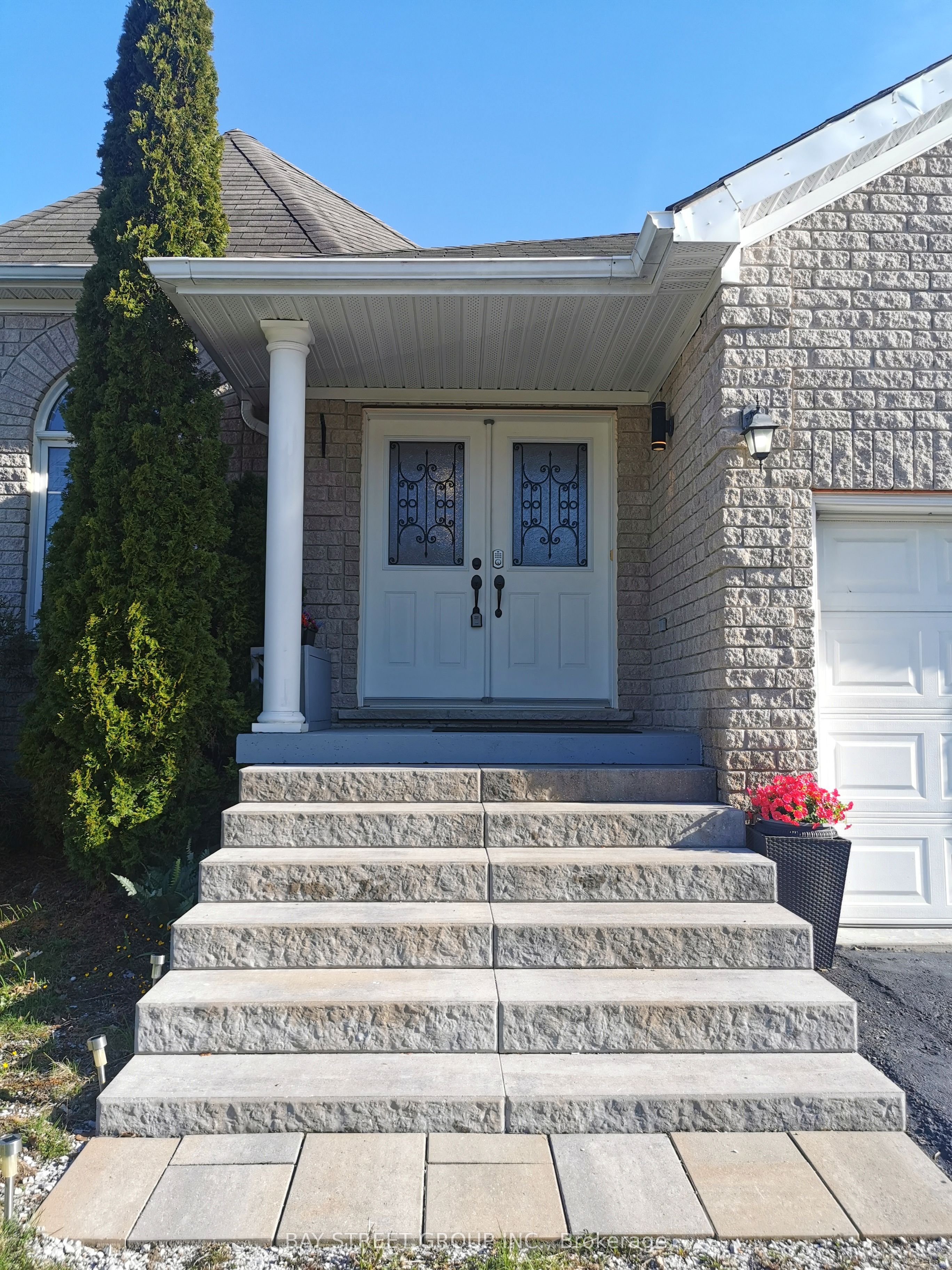 19 Falcon Crescent, Barrie, ON L4N 0Y9 photo 3