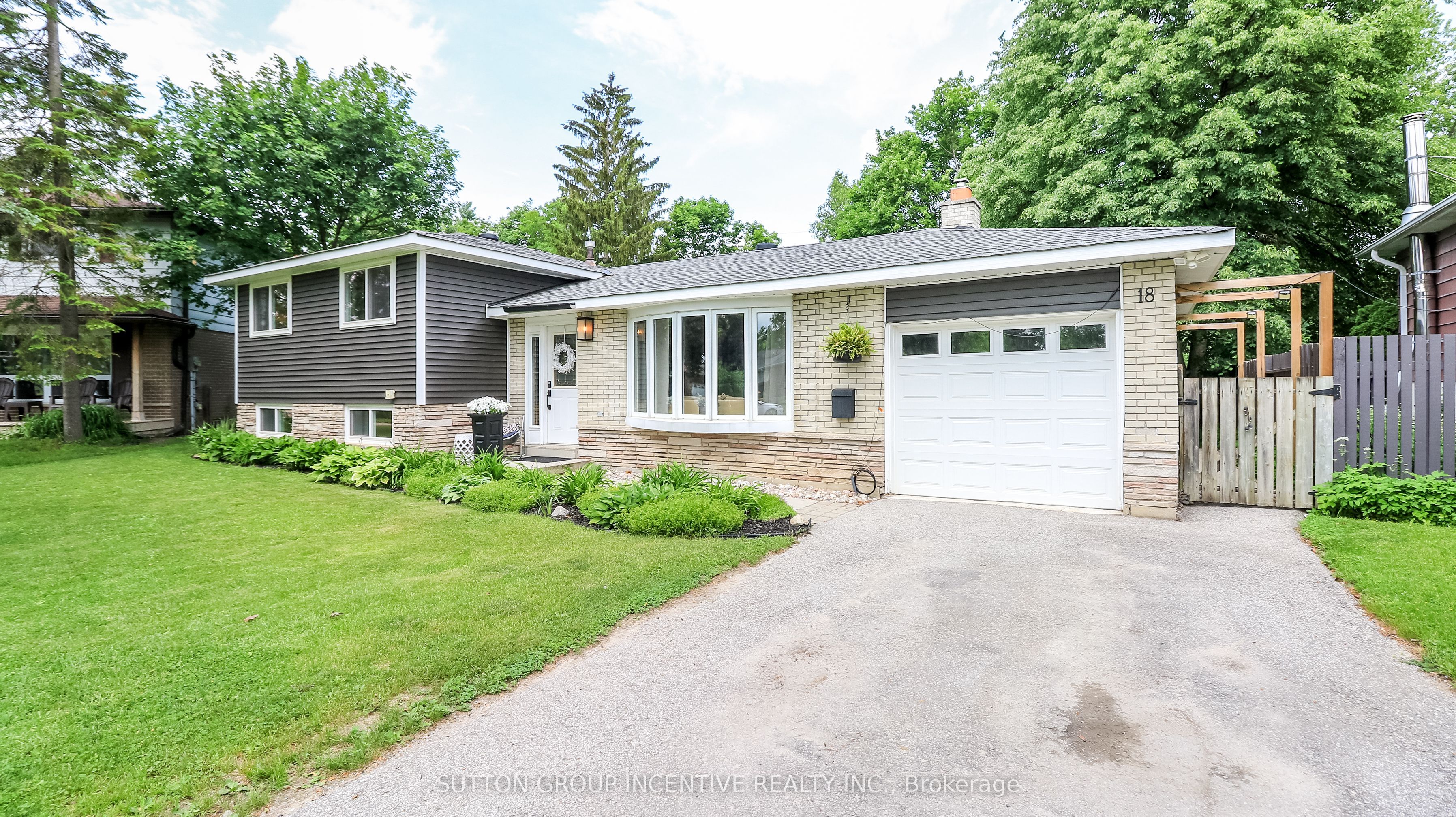 18 Jill's Court, Barrie, ON L4M 4L7 photo 2