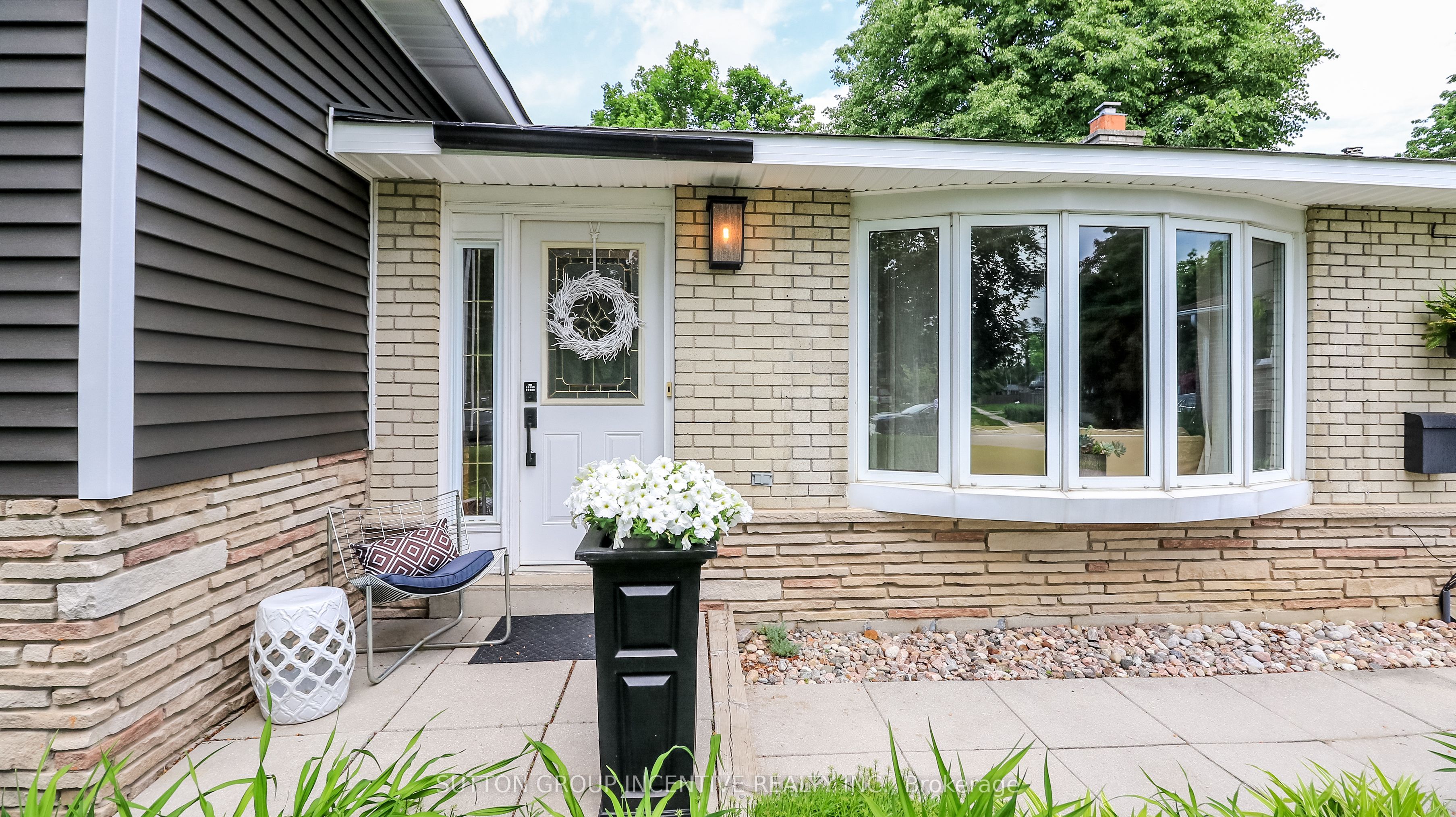 18 Jill's Court, Barrie, ON L4M 4L7 photo 3