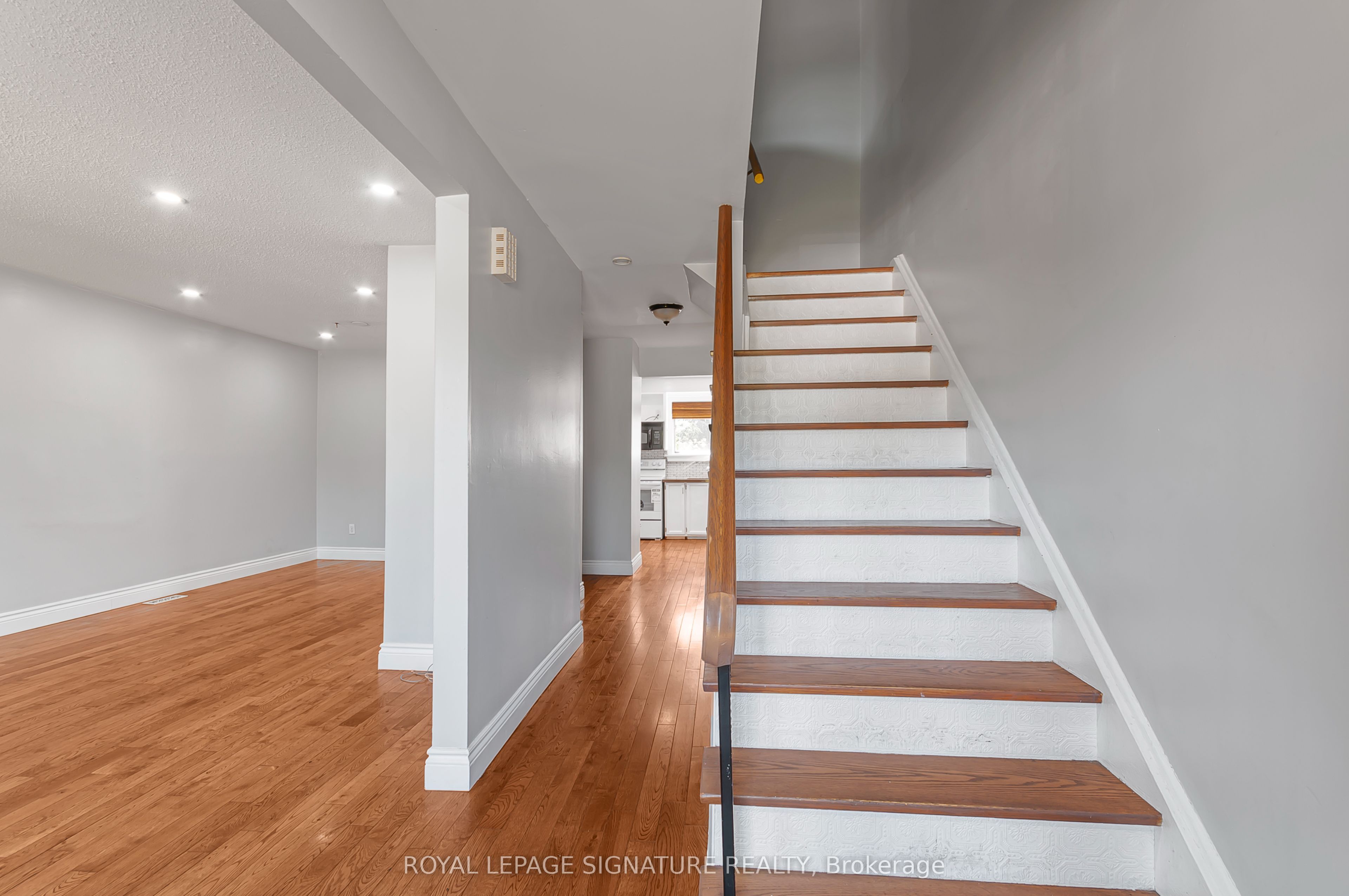 27 DAPHNE Crescent, Barrie, ON L4M 2Y7 photo 4