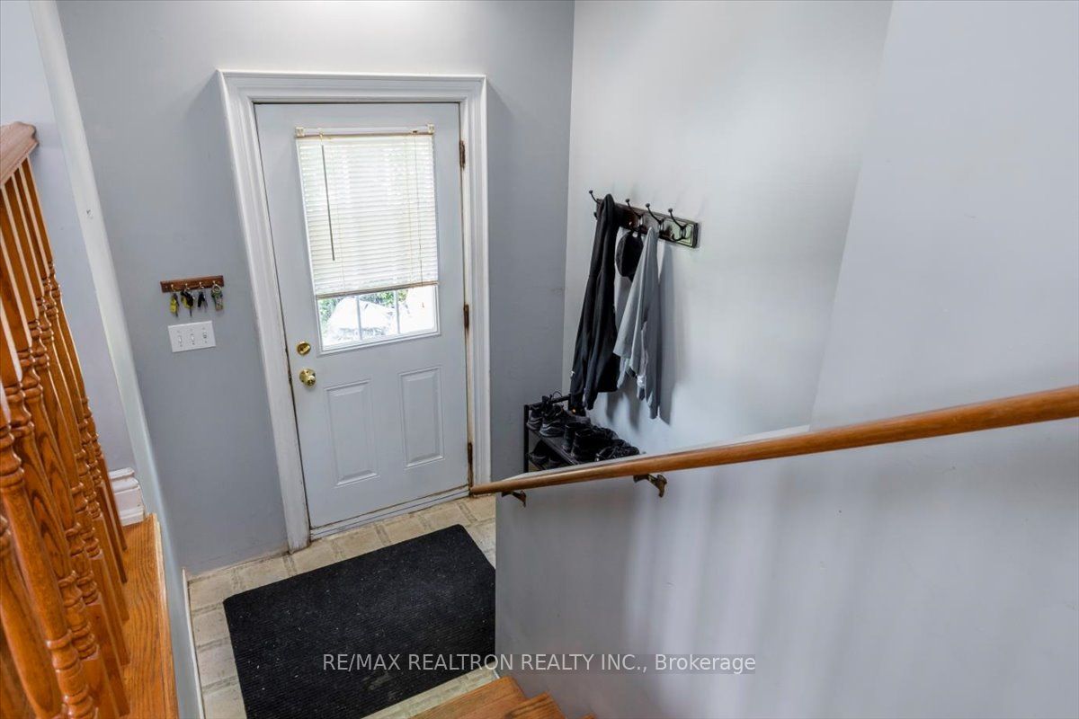 14 Courtland Street, Orillia, ON L3V 1A5 photo 3