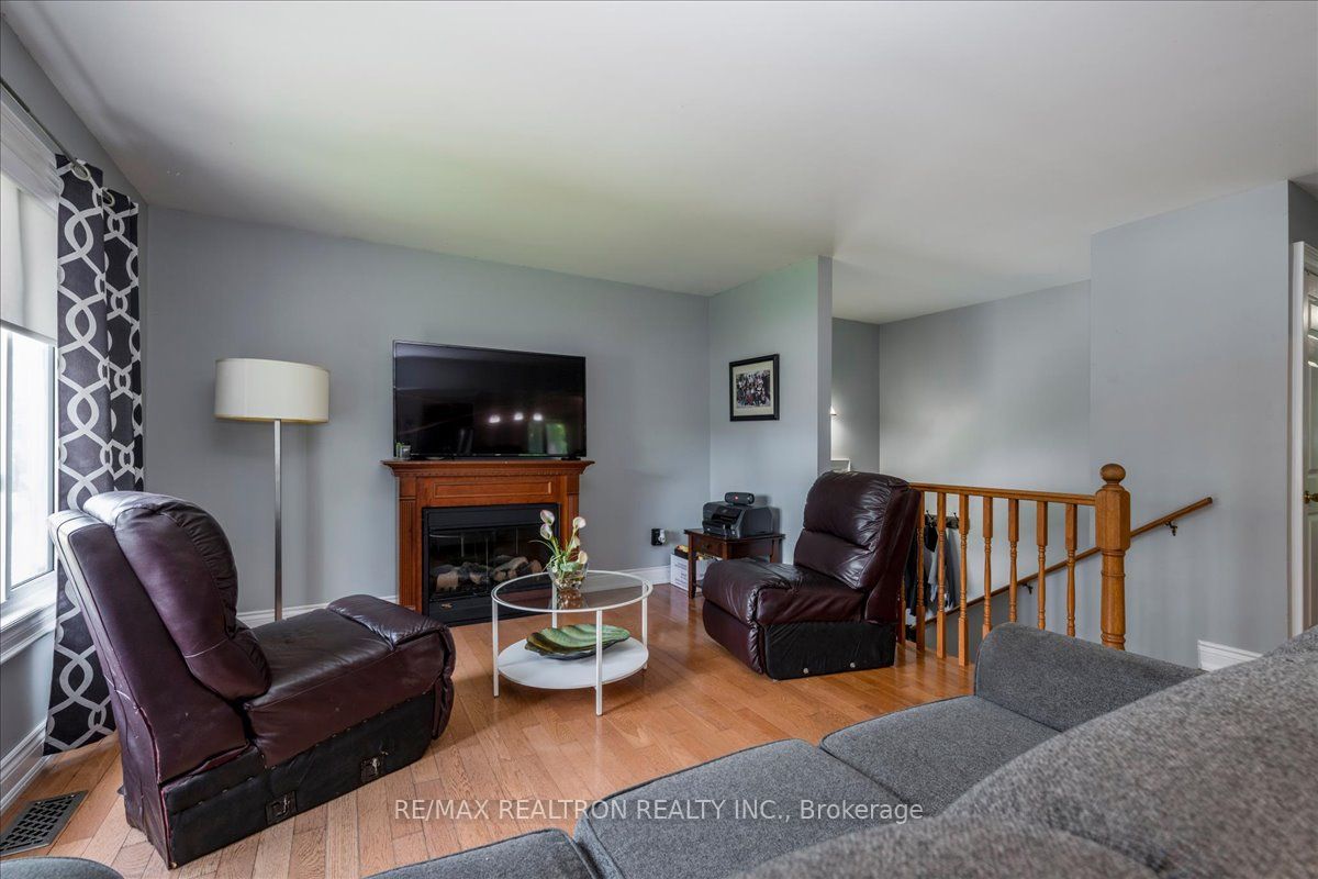 14 Courtland Street, Orillia, ON L3V 1A5 photo 4