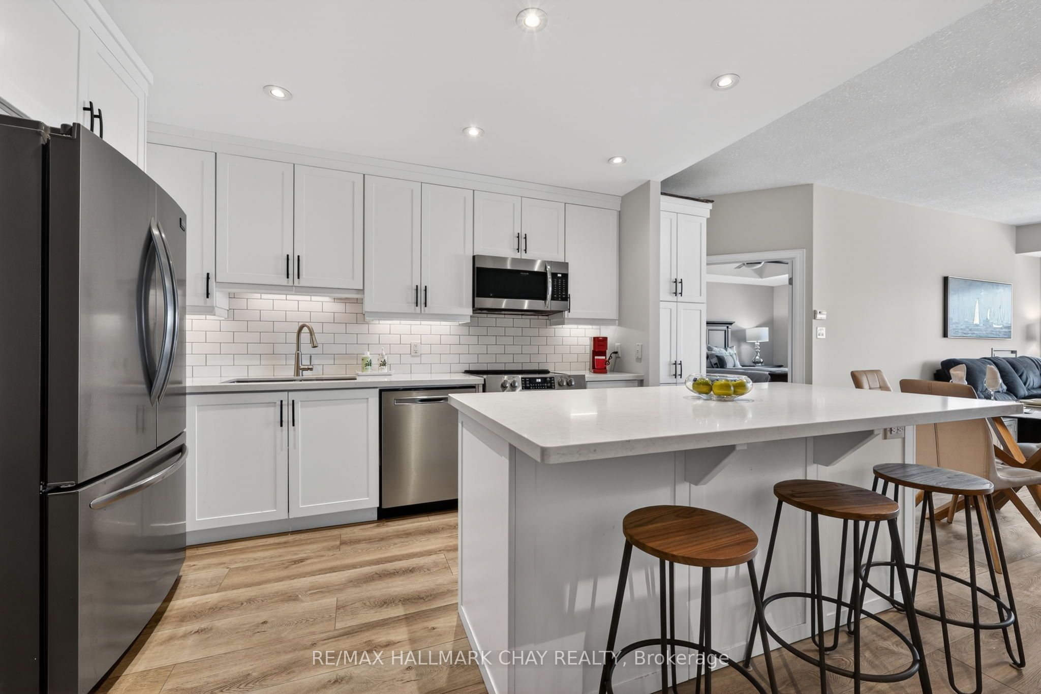 37 Ellen Street 805, Barrie, ON L4N 6G2 photo 4