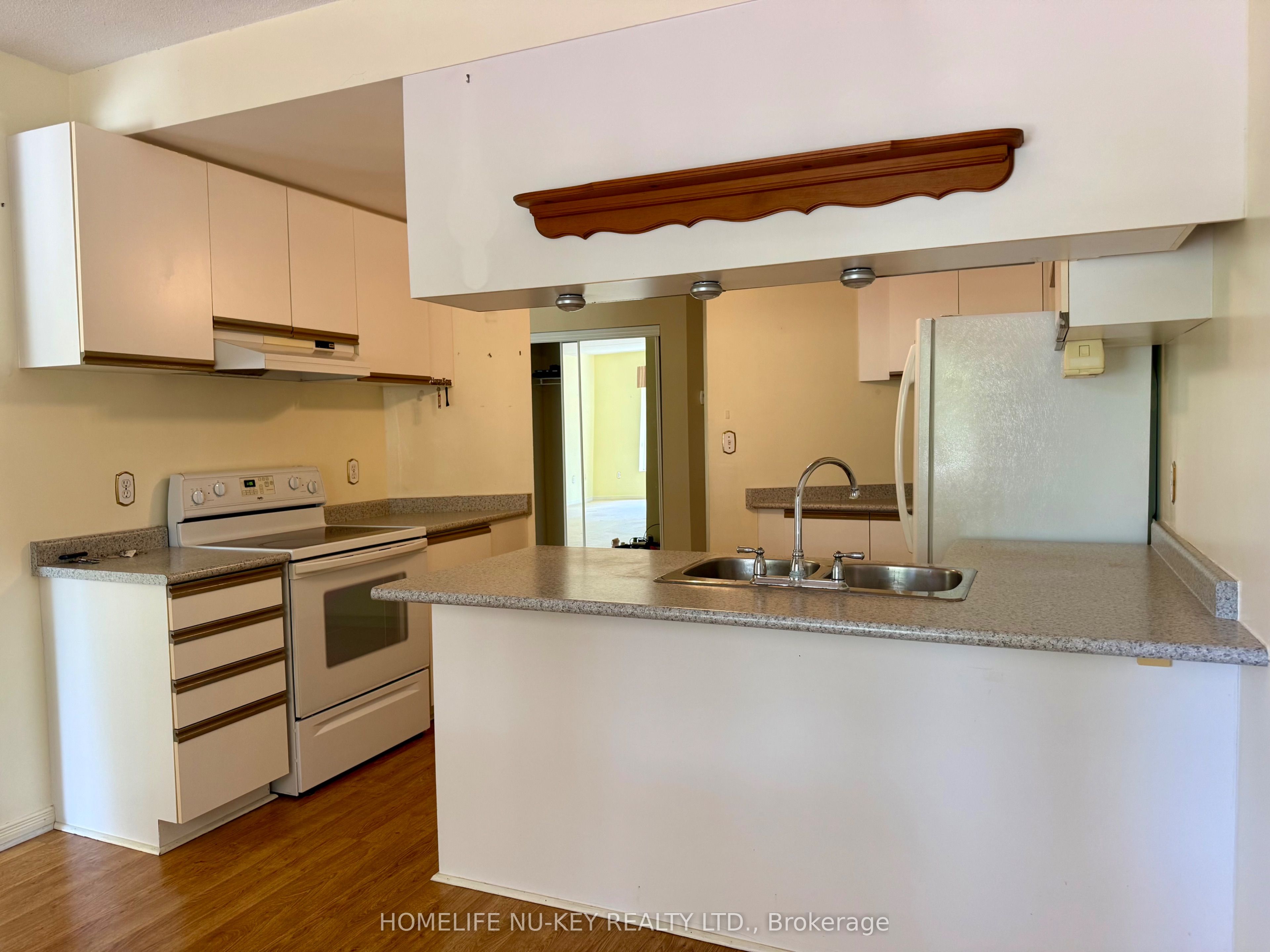 11 Beck Boulevard 108, Penetanguishene, ON L9M 2G1 photo 4