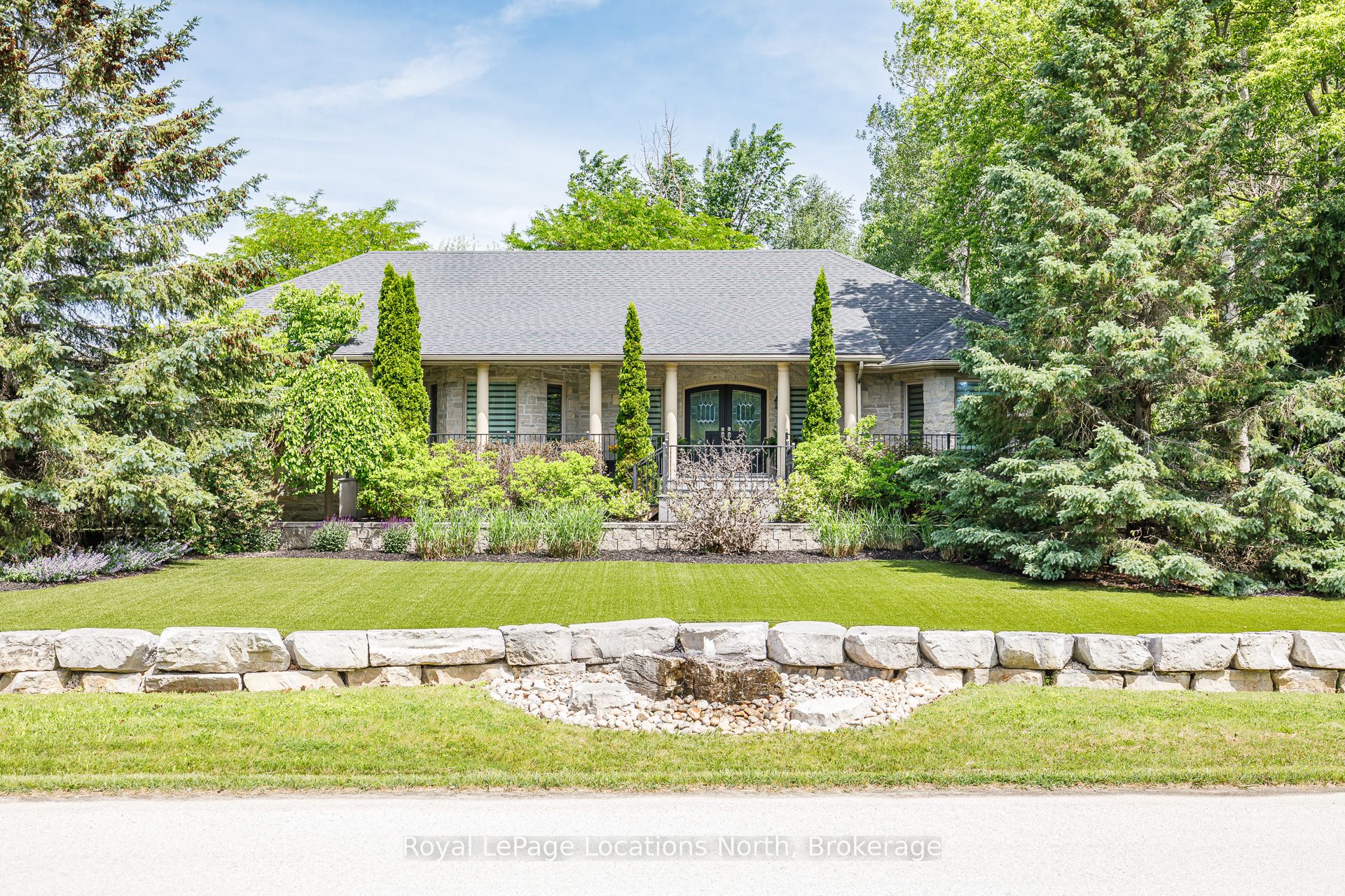 44 Blackburn Avenue, Clearview, ON L0M 1P0