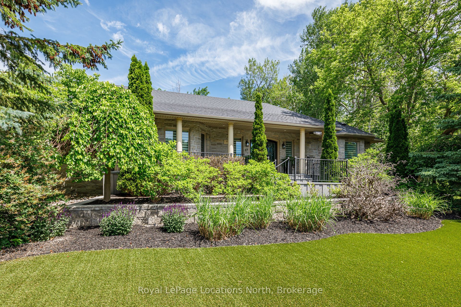 44 Blackburn Avenue, Clearview, ON L0M 1P0 photo 2