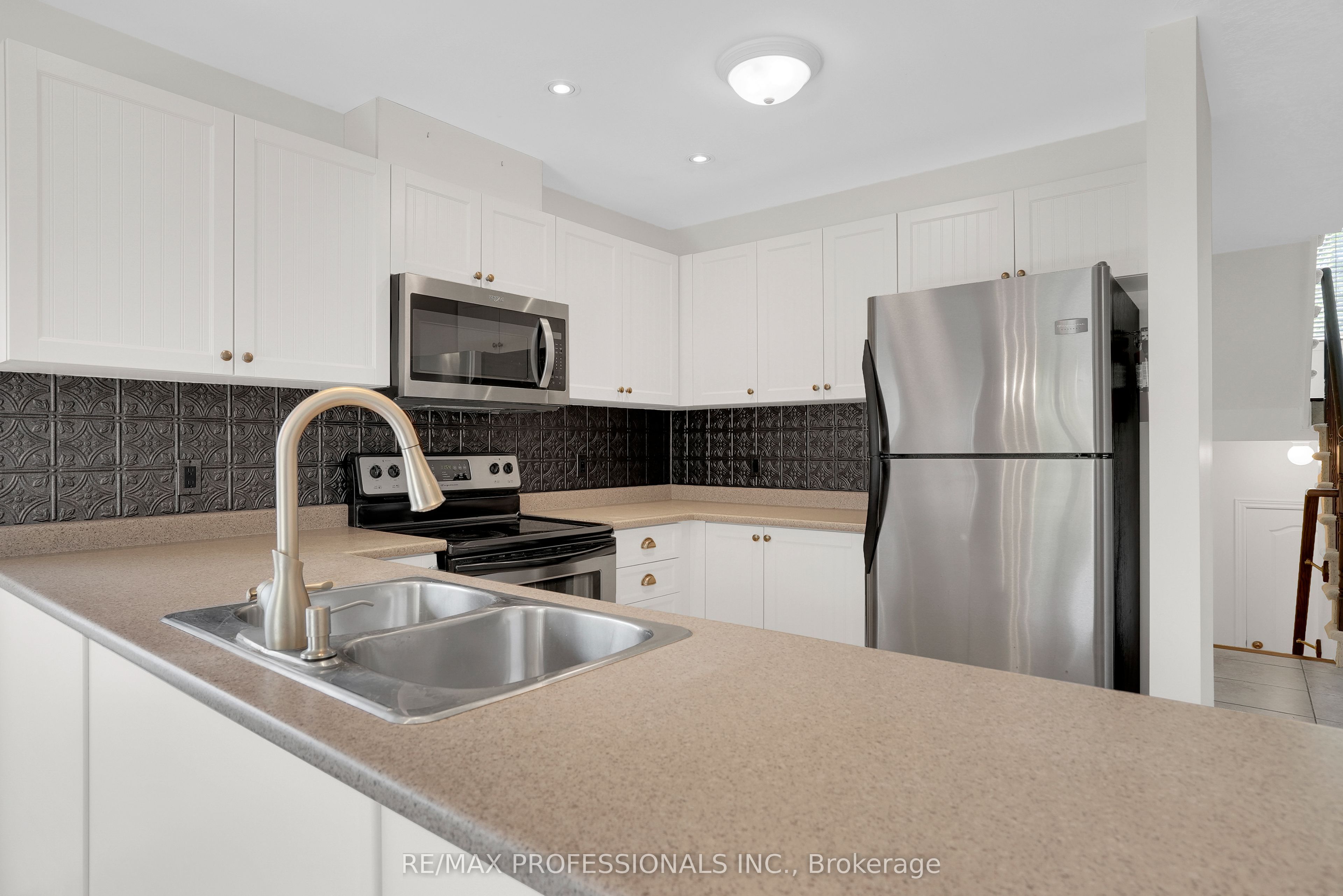 800 West Ridge Boulevard 72, Orillia, ON L3V 0A1 photo 2