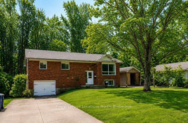 40 Rue Vanier, Tiny, ON L9M 0J2