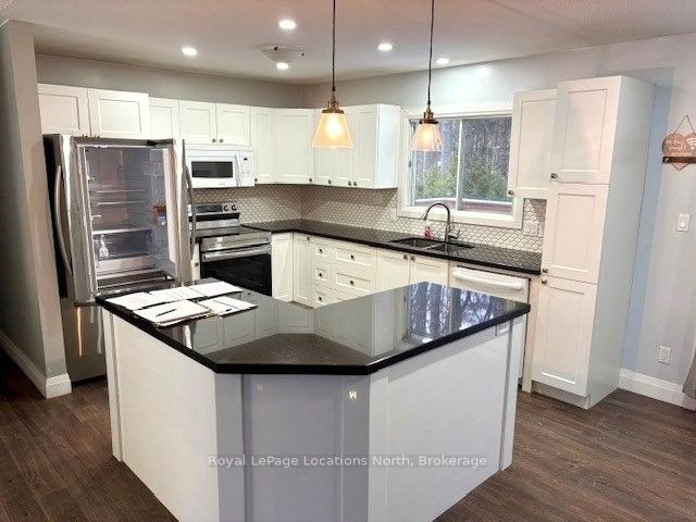 40 Rue Vanier, Tiny, ON L9M 0J2 photo 2
