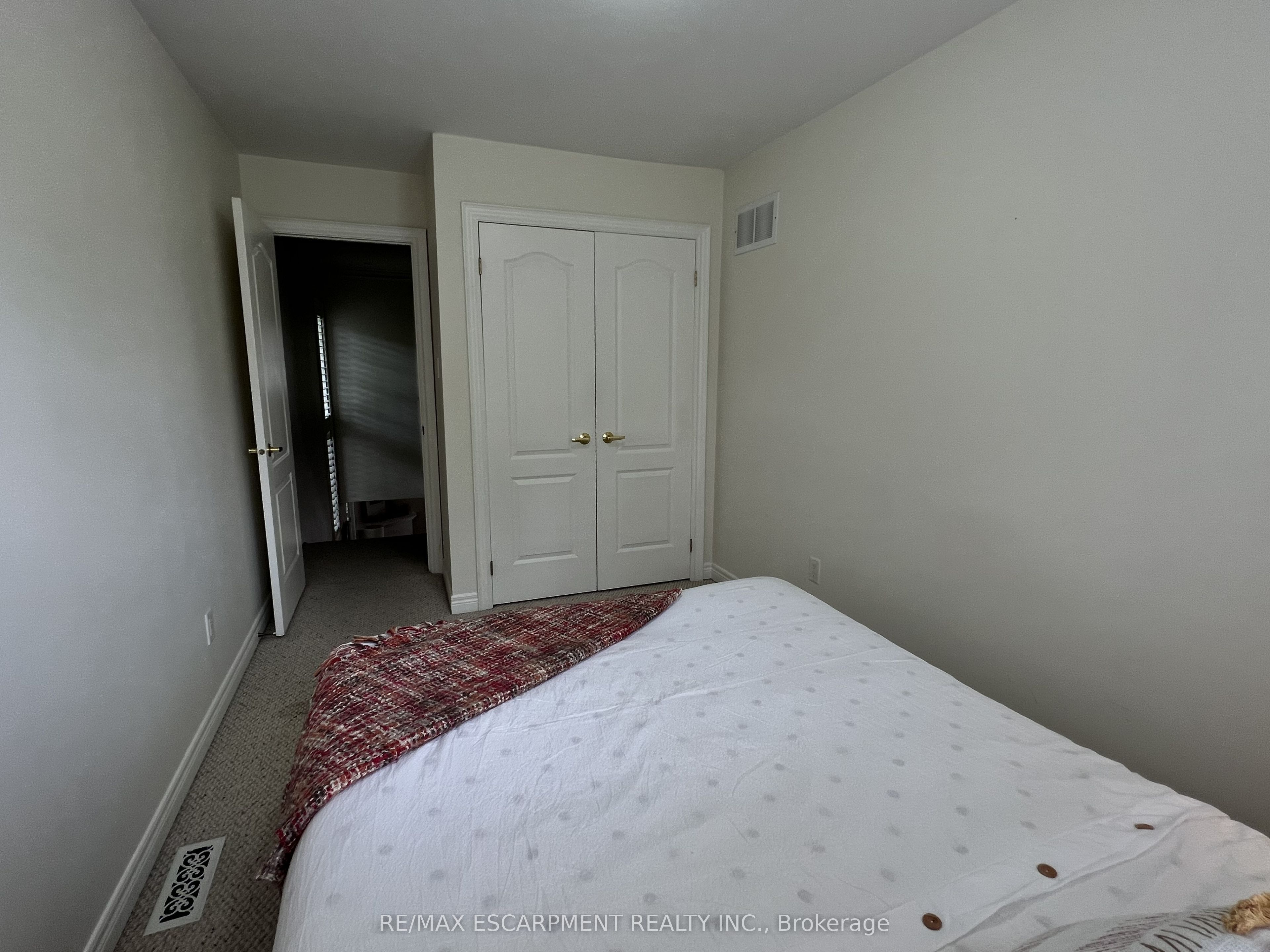 210 Owen Street #1, #2, #3, Barrie, ON L4M 3J2 photo 4