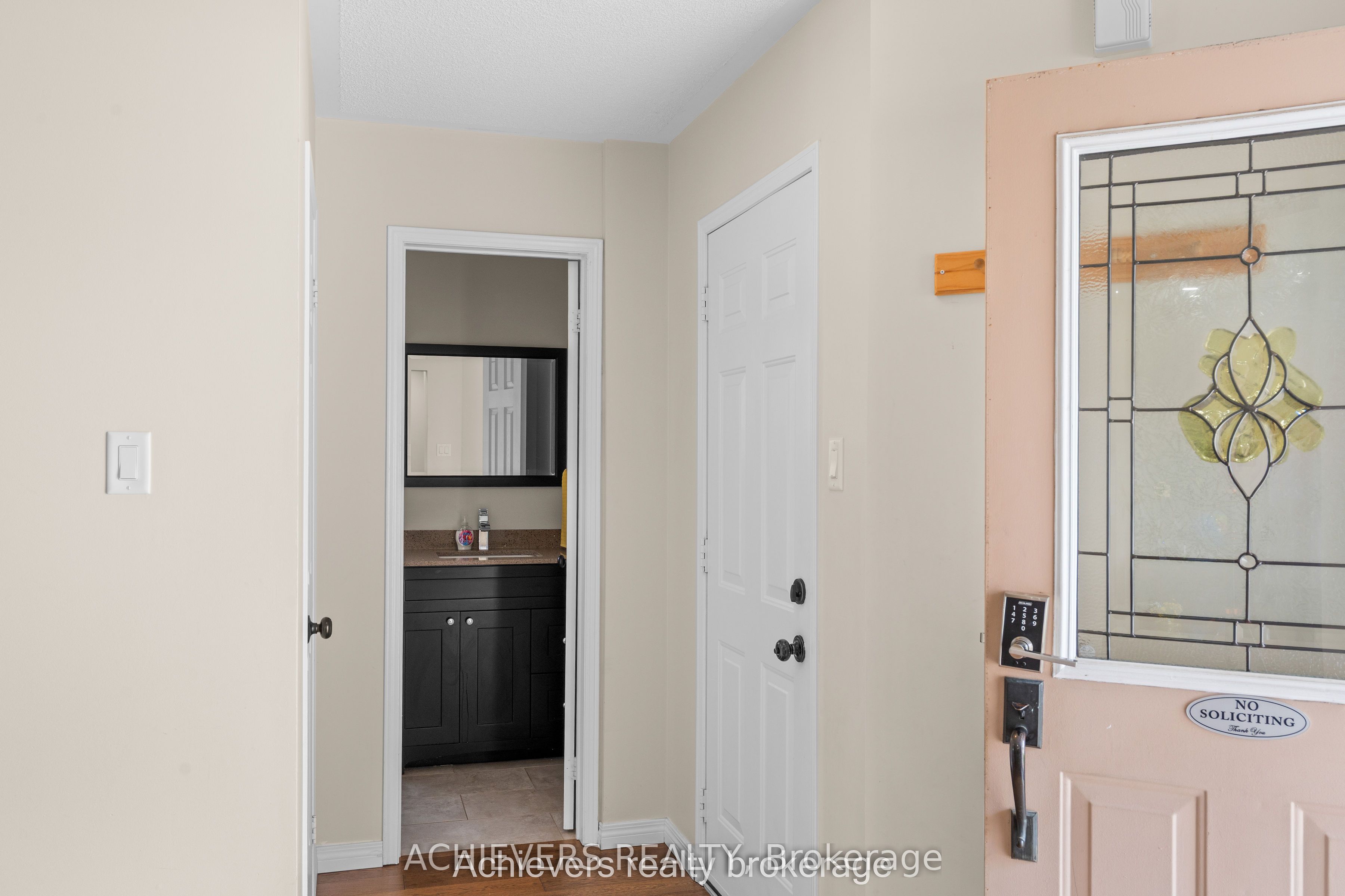 66 Leggott Avenue, Barrie, ON L4N 8B7 photo 3