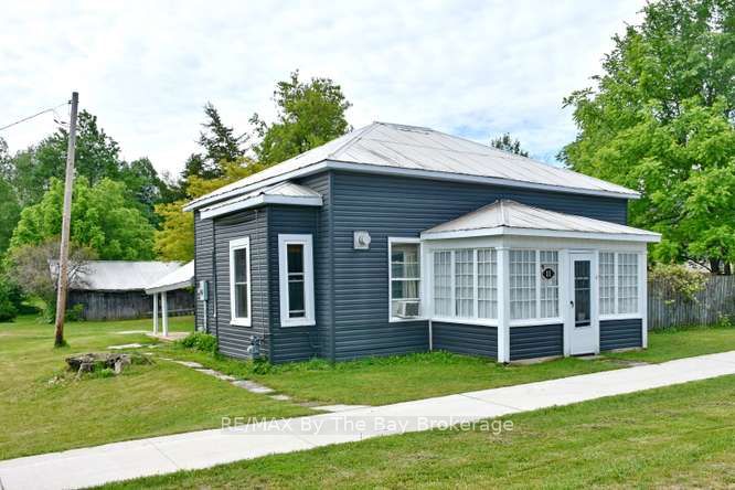 11 Edward Street W, Clearview, ON L0M 1G0