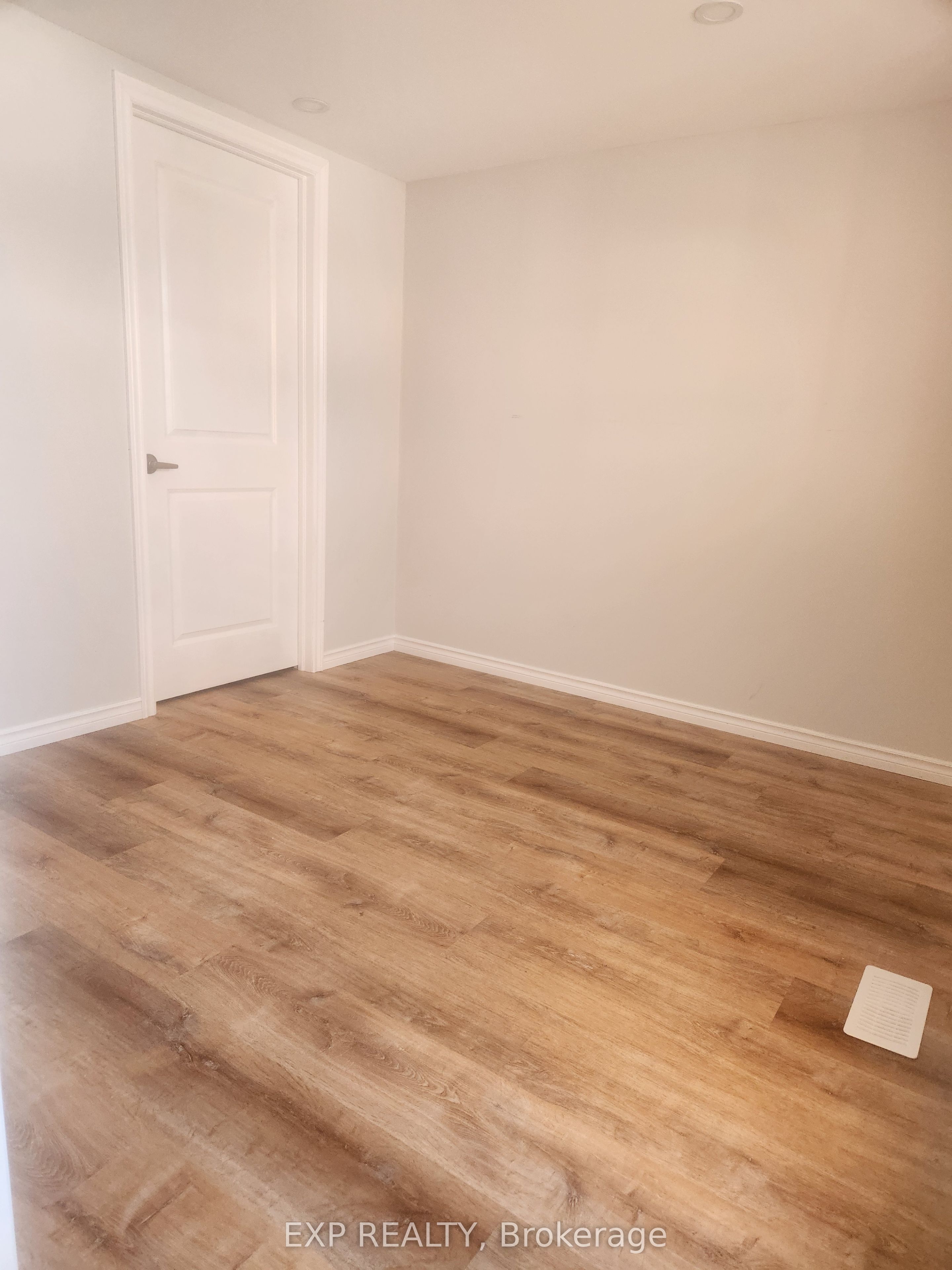 71 Lakeshore Road E, Oro-Medonte, ON L0L 2E0 photo 3