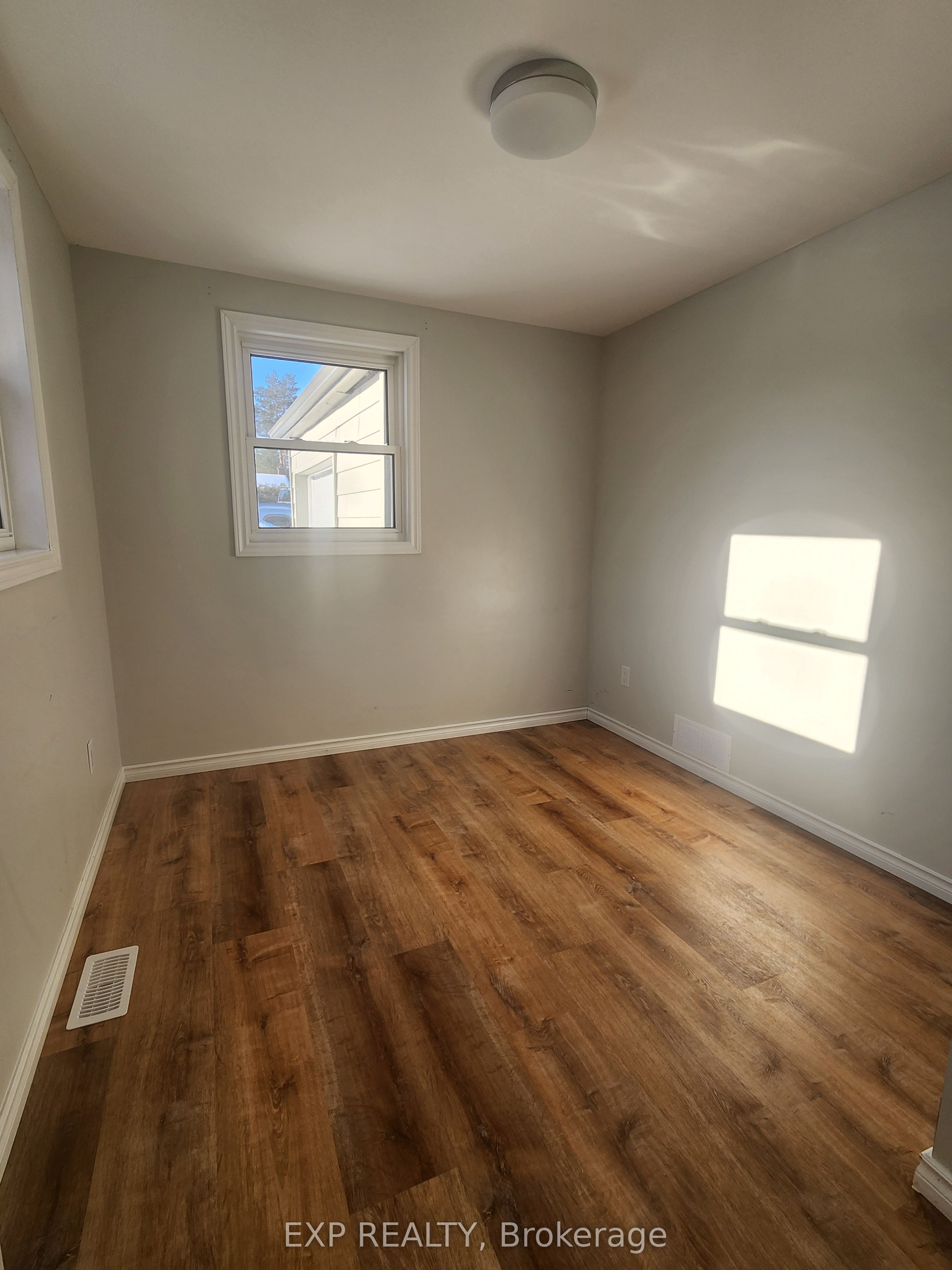 71 Lakeshore Road E, Oro-Medonte, ON L0L 2E0 photo 5