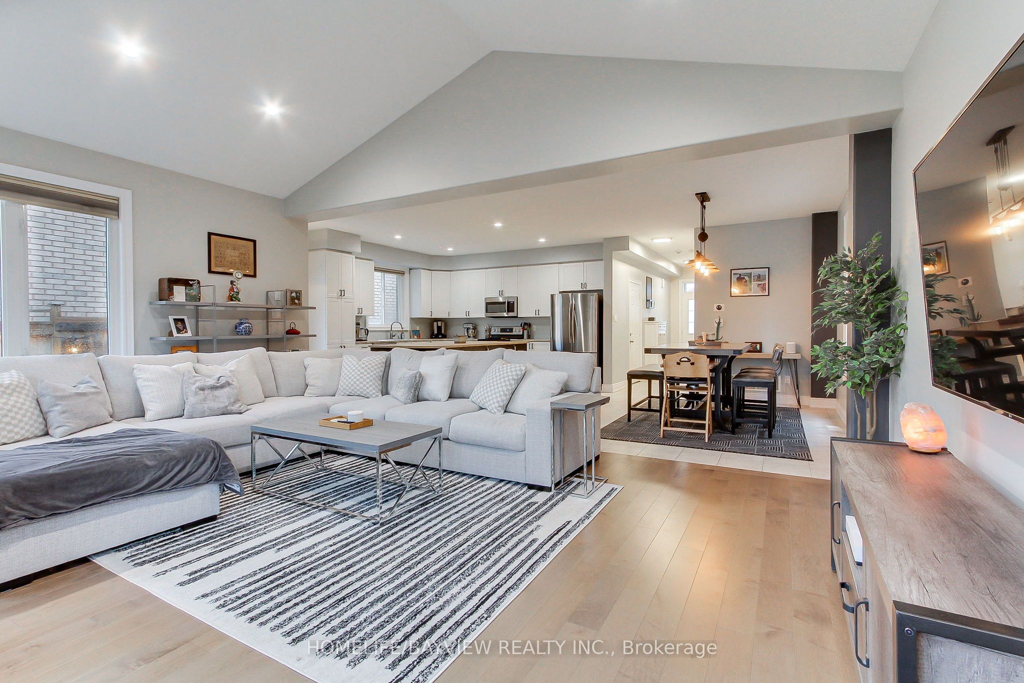 35 Booth Lane, Barrie, ON L4N 0S4