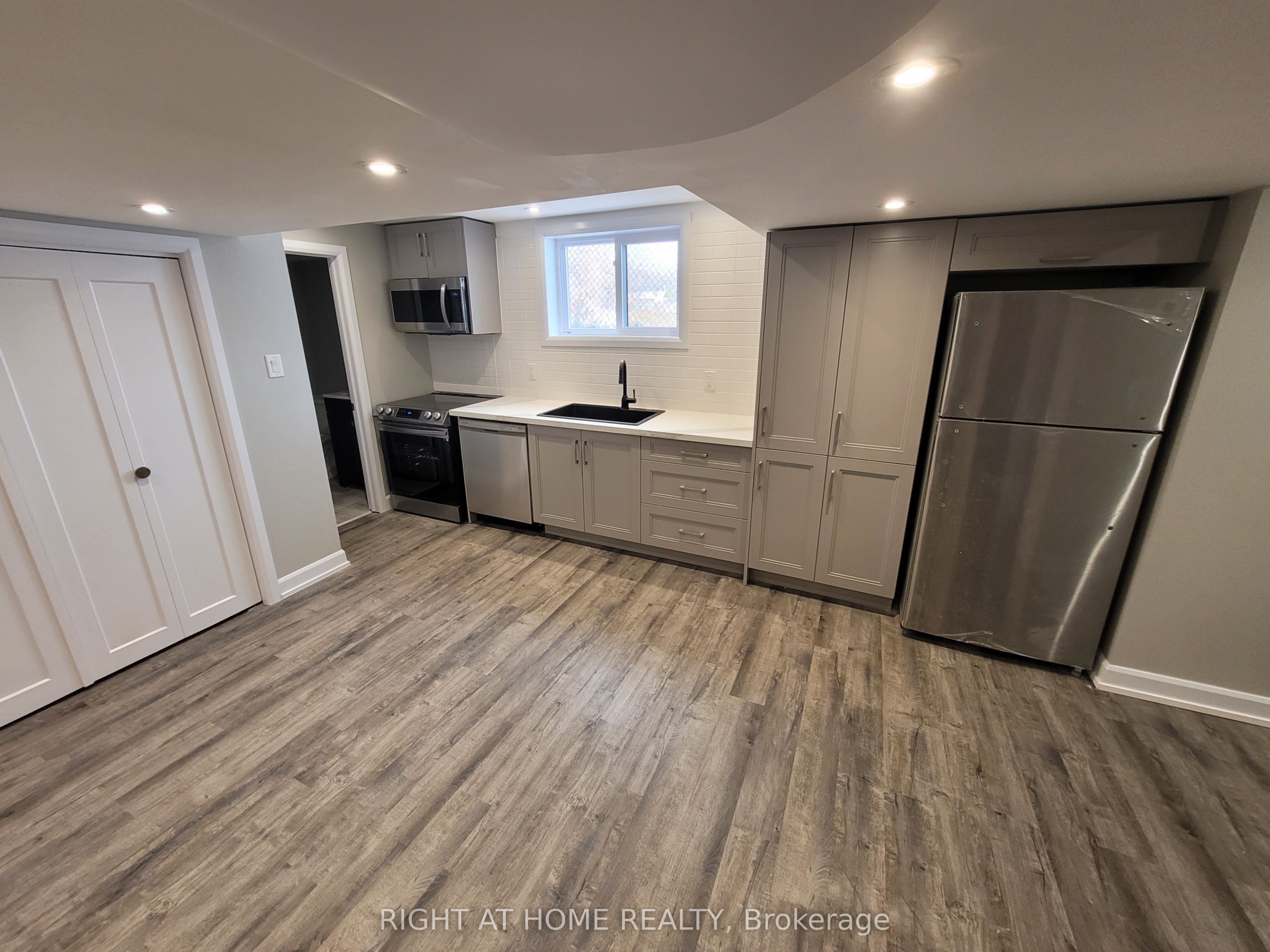 205 Cardinal Street Lower, Barrie, ON L4M 6G8 photo 2