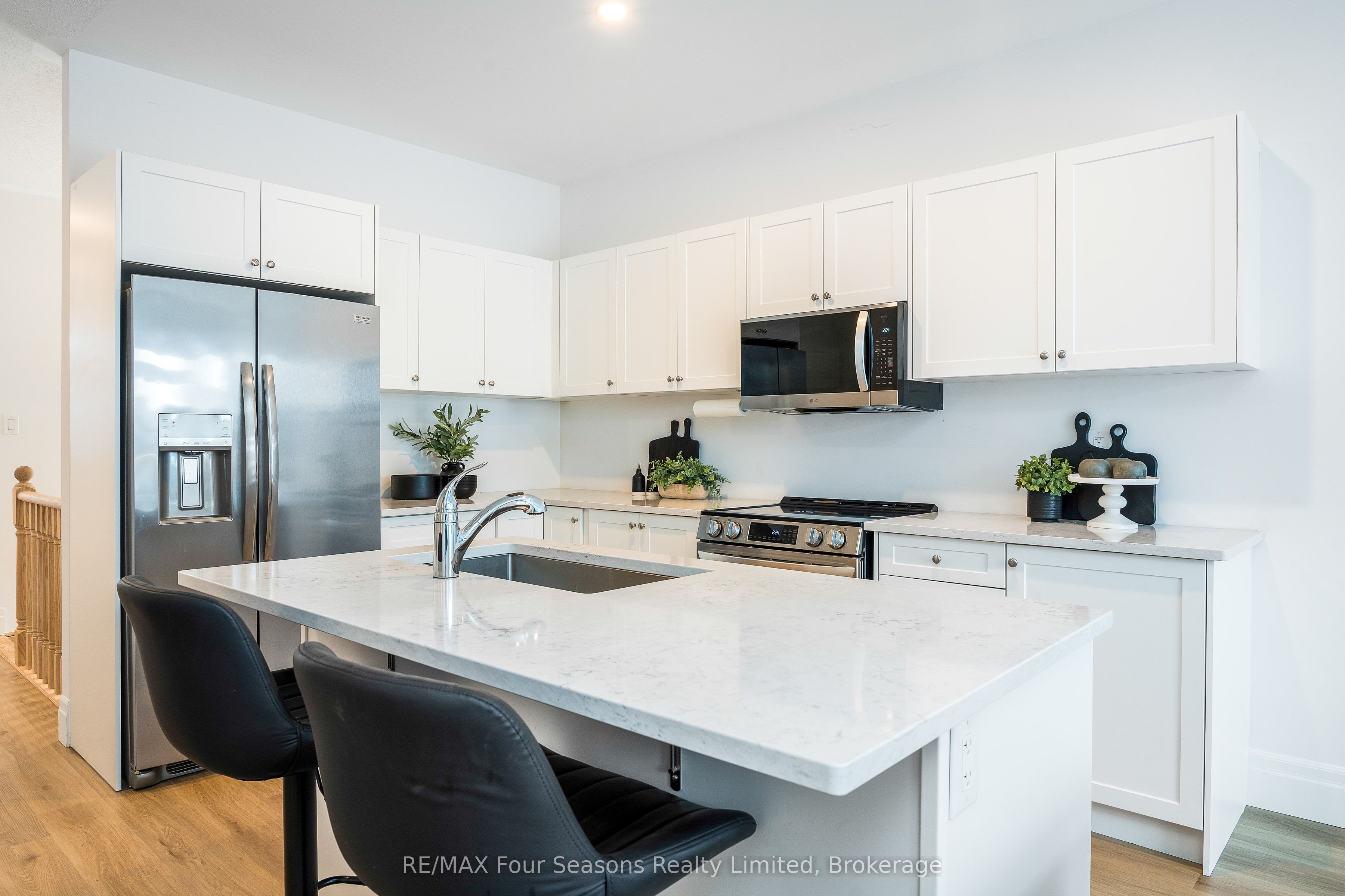 248 Duncan Street, Clearview, ON L0M 1S0 photo 3