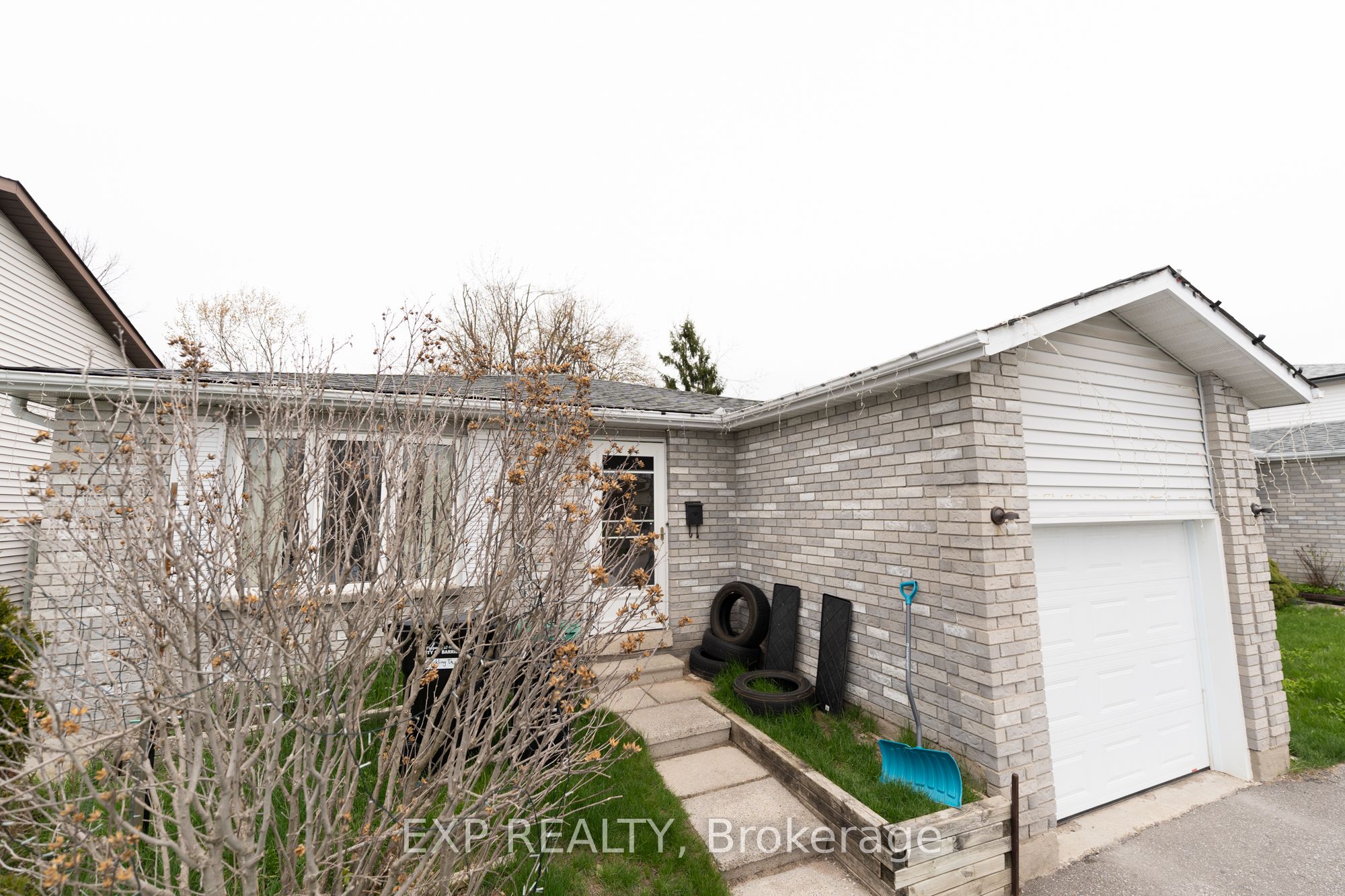6 Hickling Trail, Barrie, ON L4M 5V7 photo 3