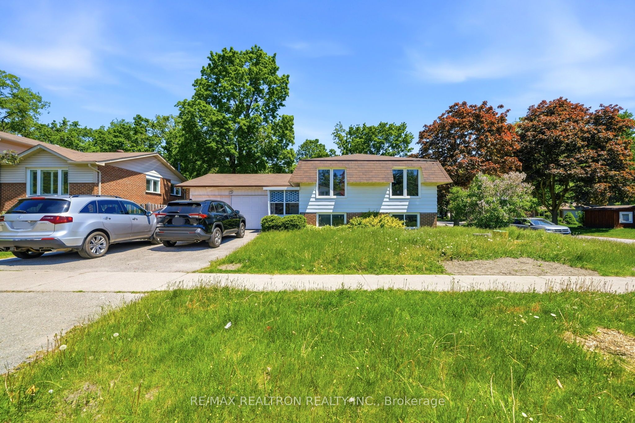 13 SPRINGDALE Drive Lower, Barrie, ON L4M 5A7