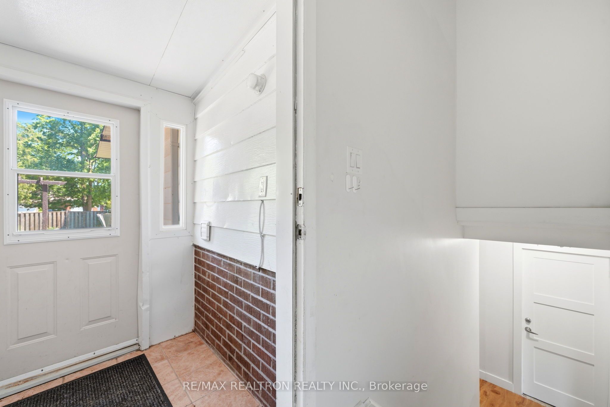 13 SPRINGDALE Drive Lower, Barrie, ON L4M 5A7 photo 3