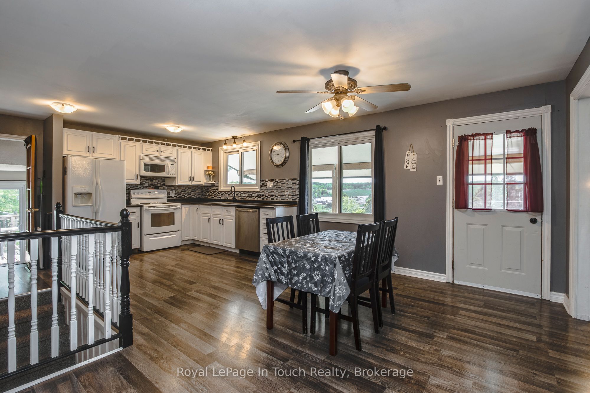 477 Murray Road, Penetanguishene, ON L9M 2H8 photo 3