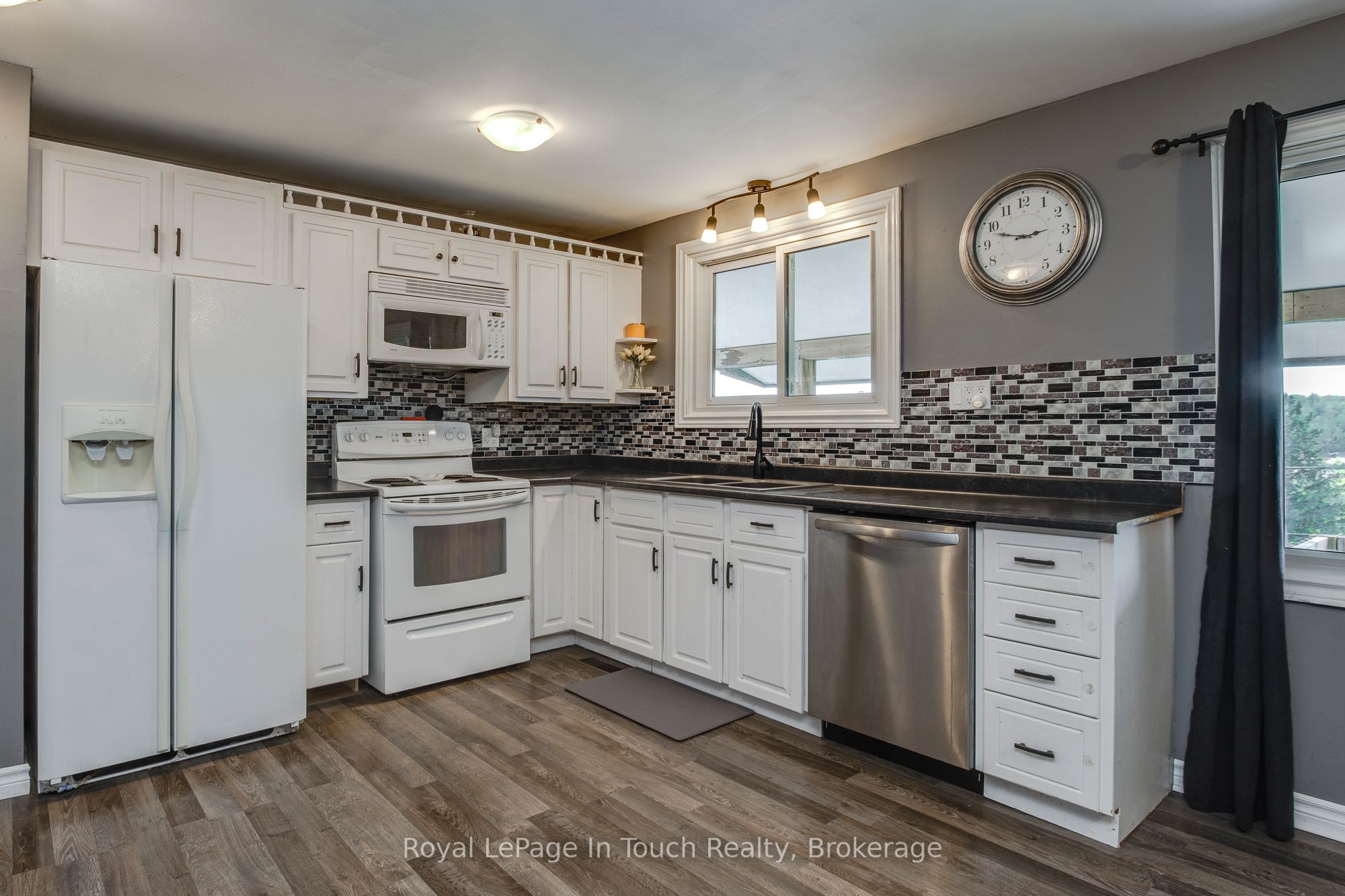 477 Murray Road, Penetanguishene, ON L9M 2H8 photo 4