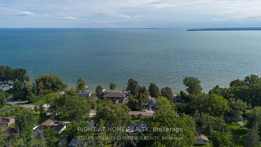 12 Lakeshore Road E, Oro-Medonte, ON L0L 2E0 photo 2