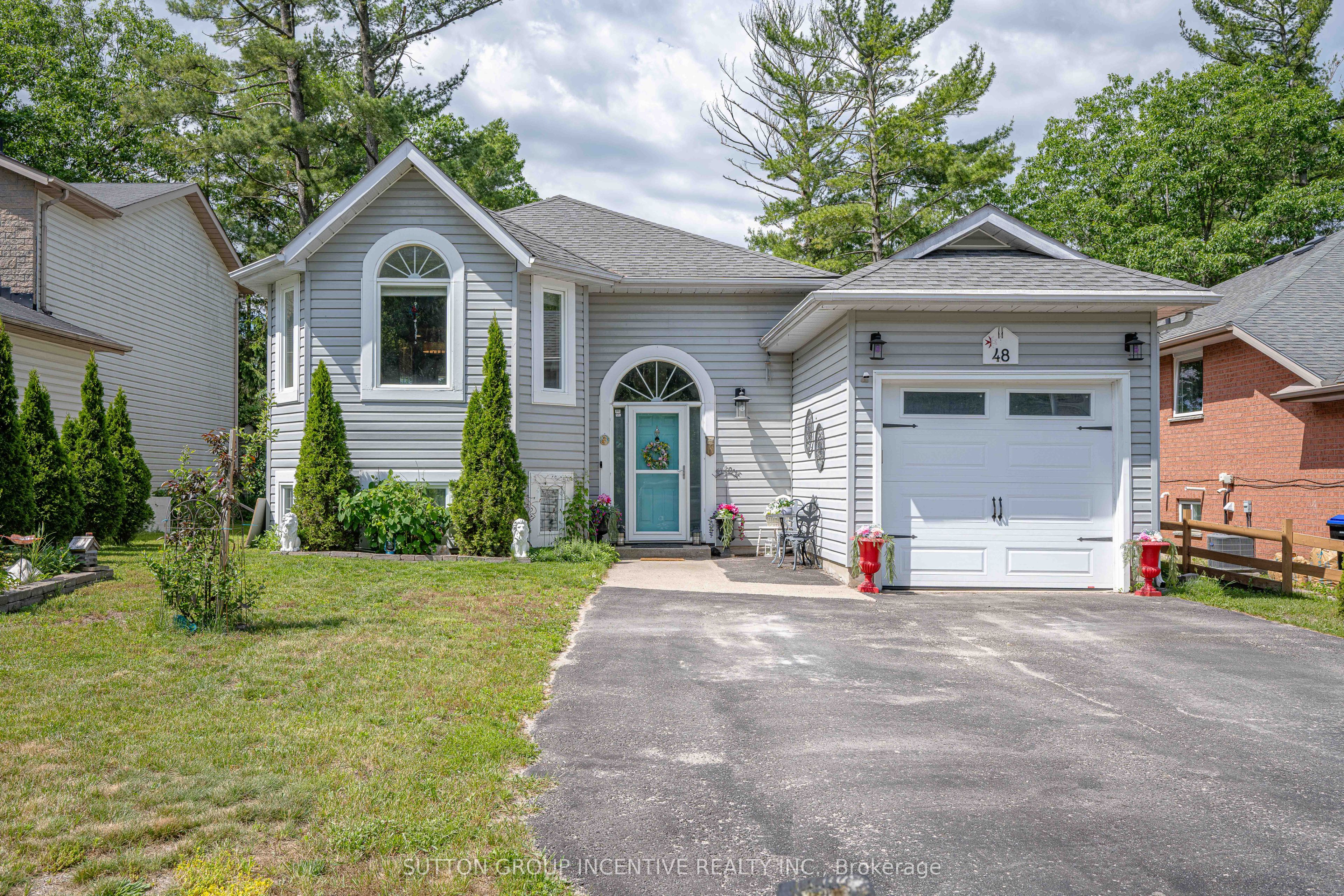 48 Wesley Avenue, Wasaga Beach, ON L9Z 1C8