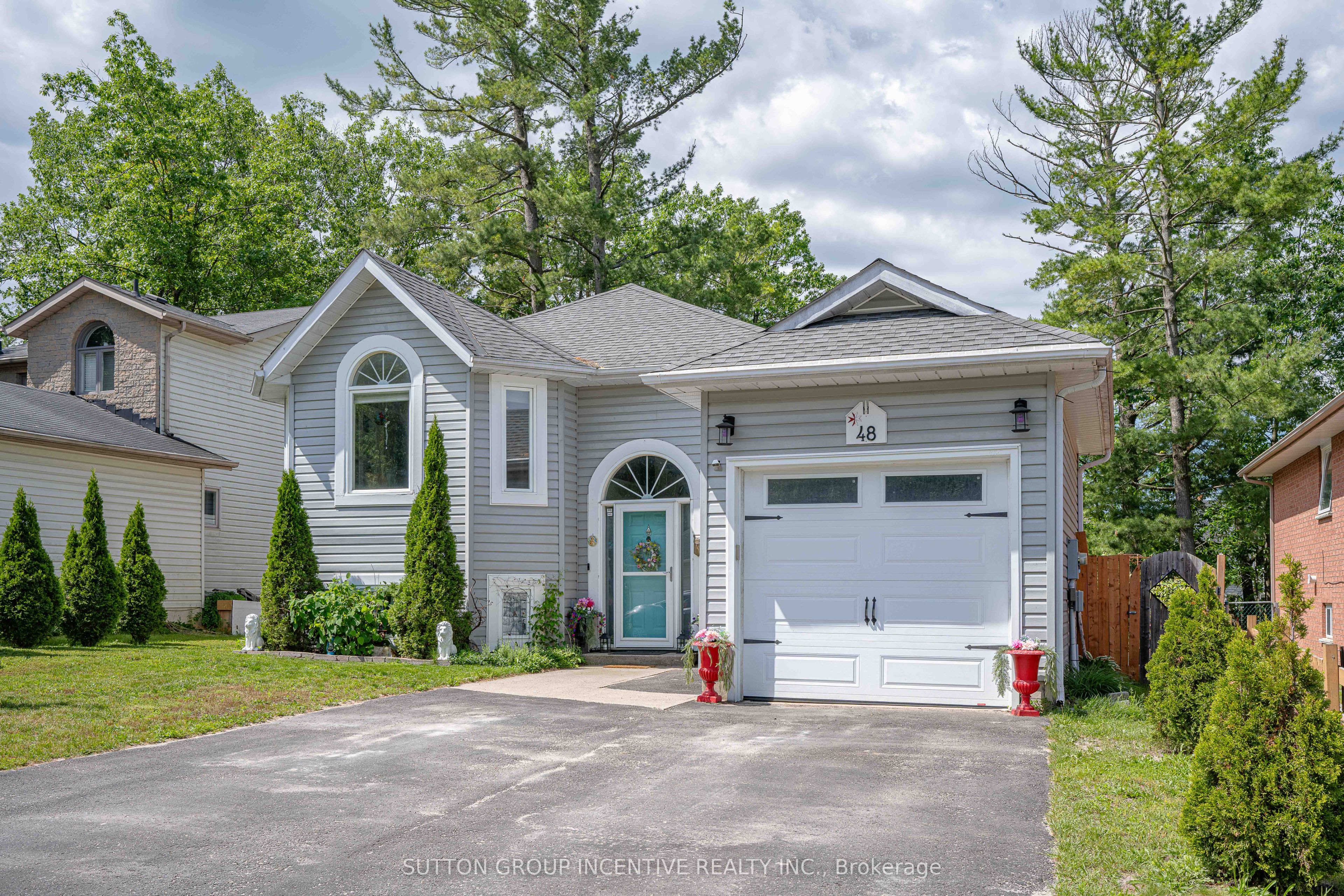 48 Wesley Avenue, Wasaga Beach, ON L9Z 1C8 photo 2