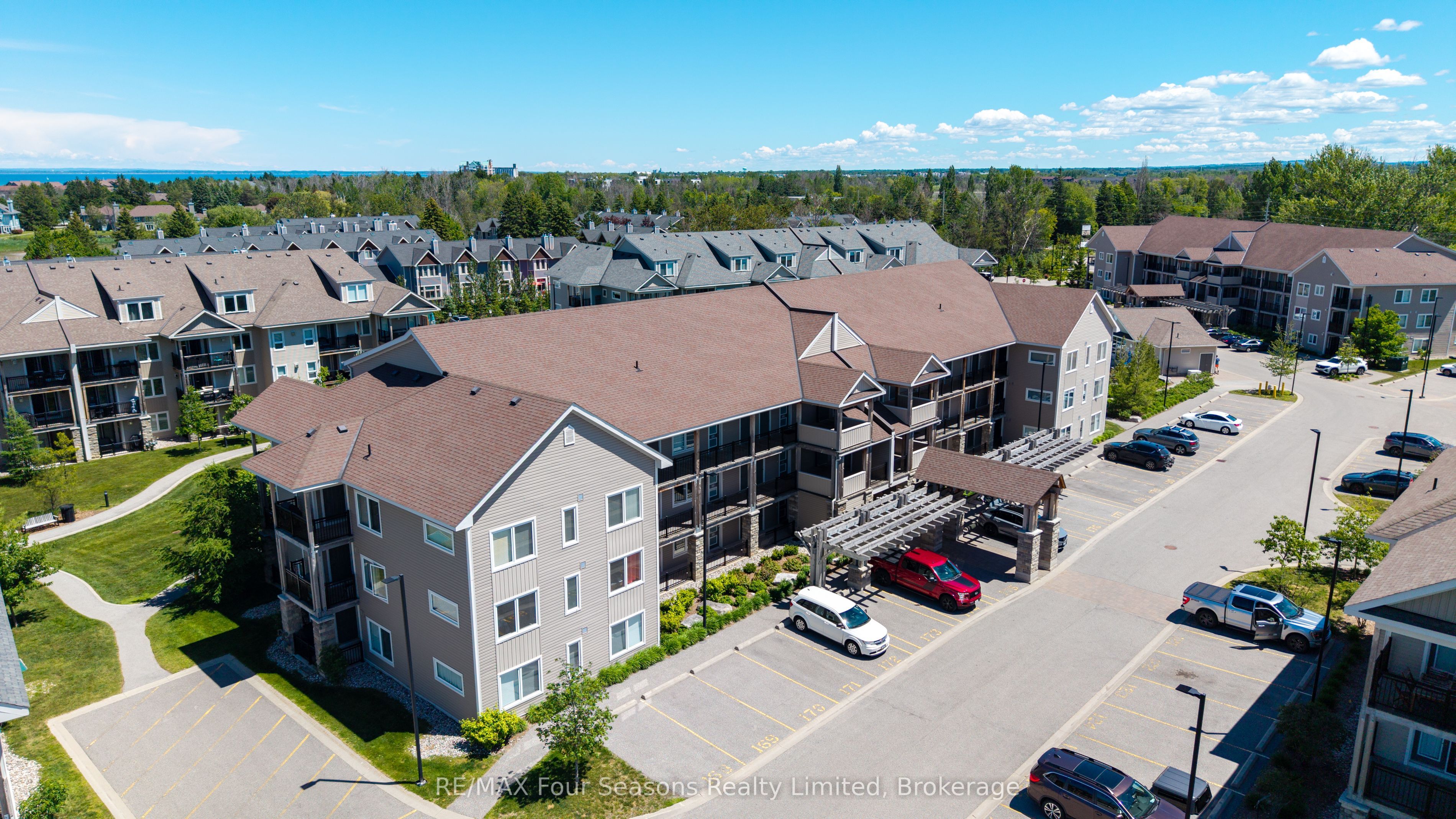 5 Anchorage Crescent 104, Collingwood, ON L9Y 0Y6 photo 2