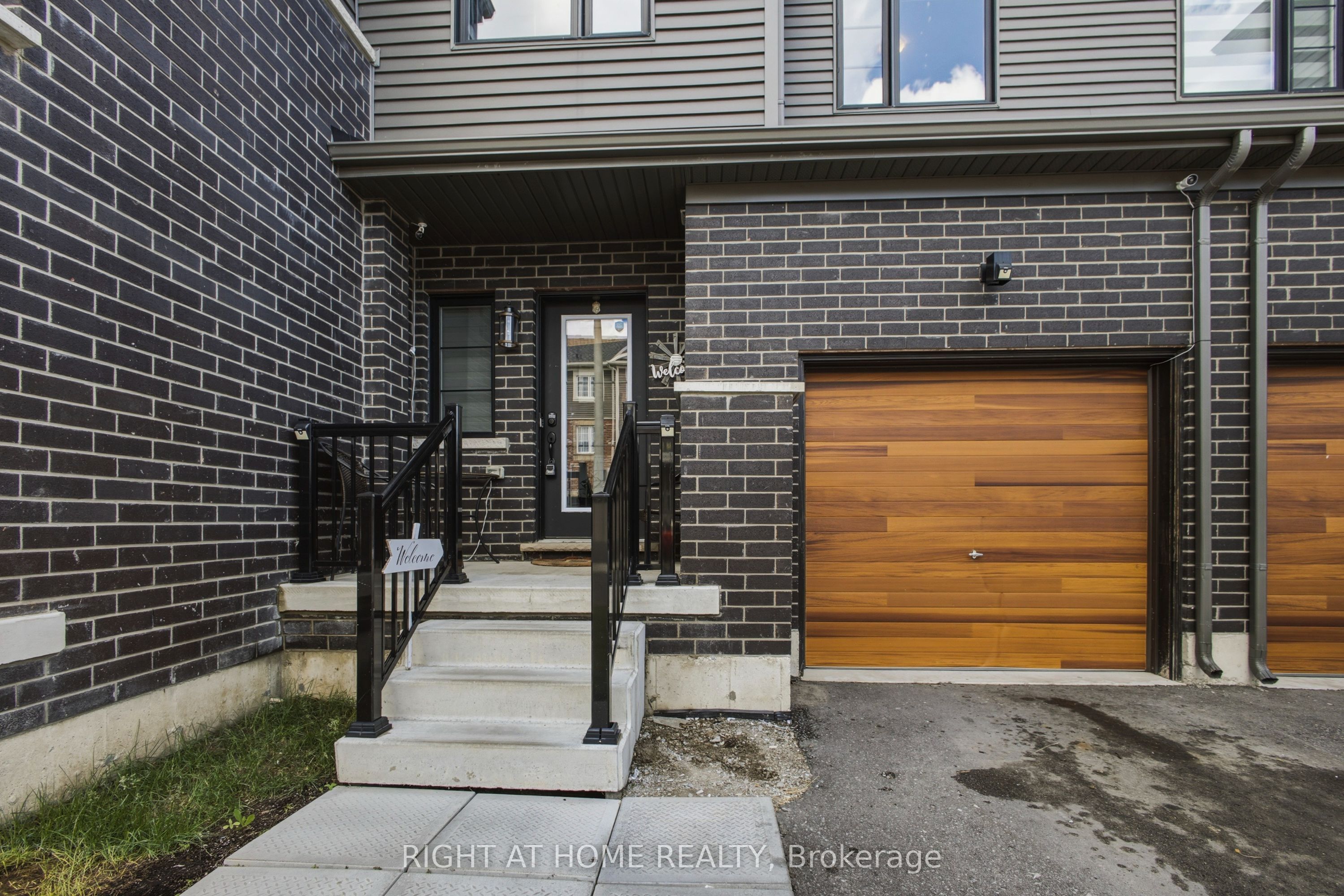15 Hay Lane, Barrie, ON L9J 0V6 photo 3