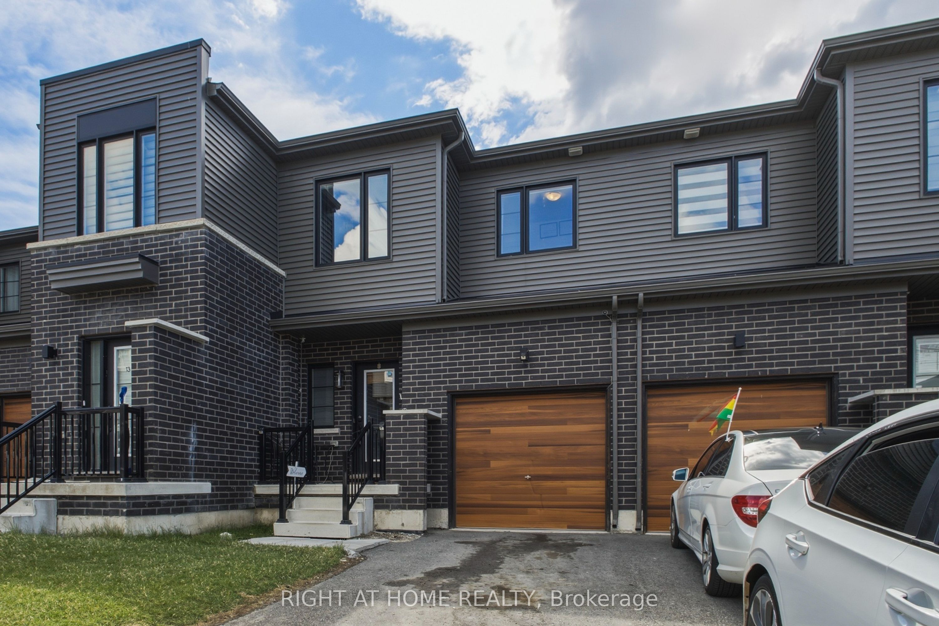15 Hay Lane, Barrie, ON L9J 0V6 photo 4