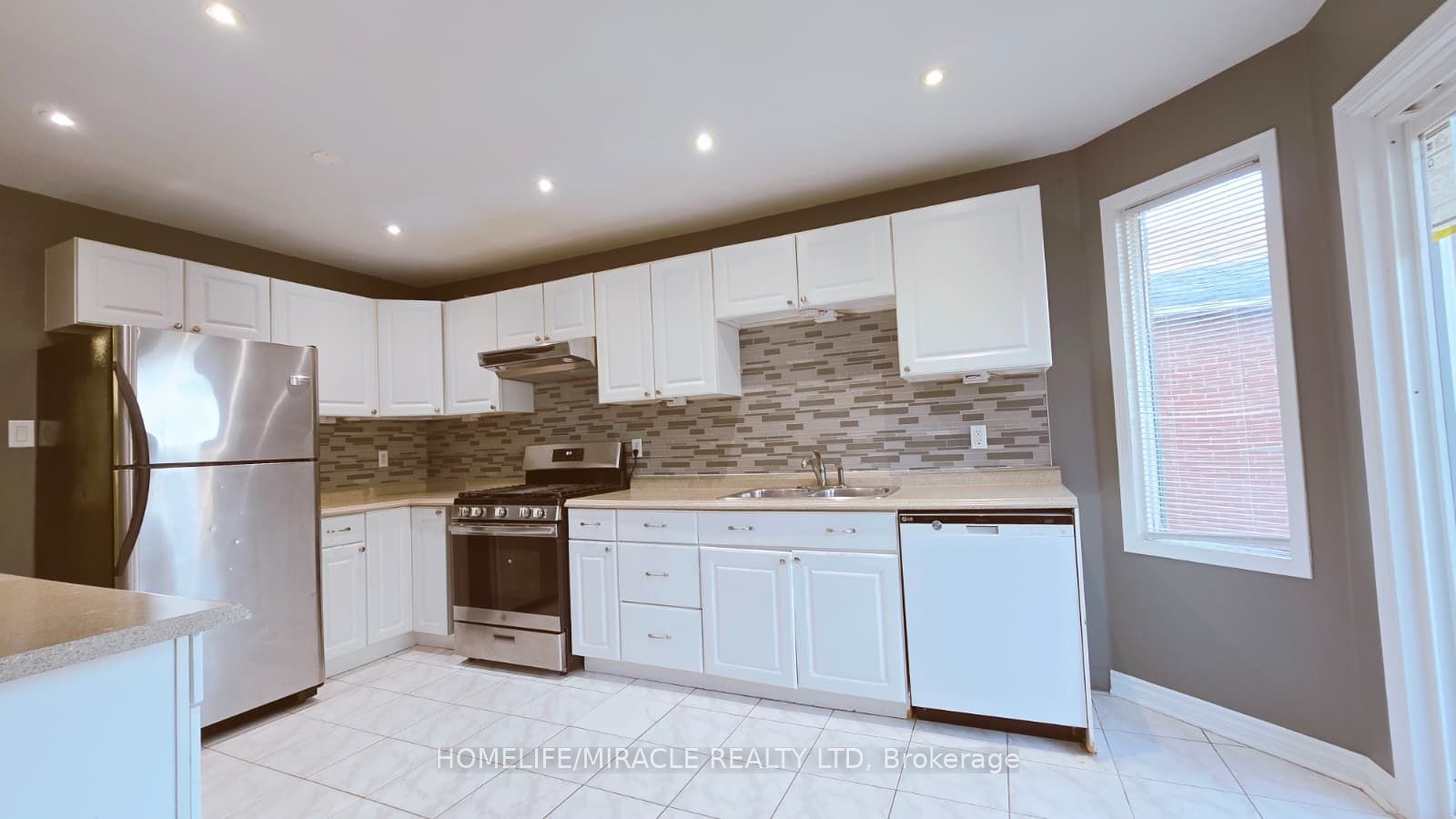 12 Gore Drive, Barrie, ON L4N 8L3 photo 2