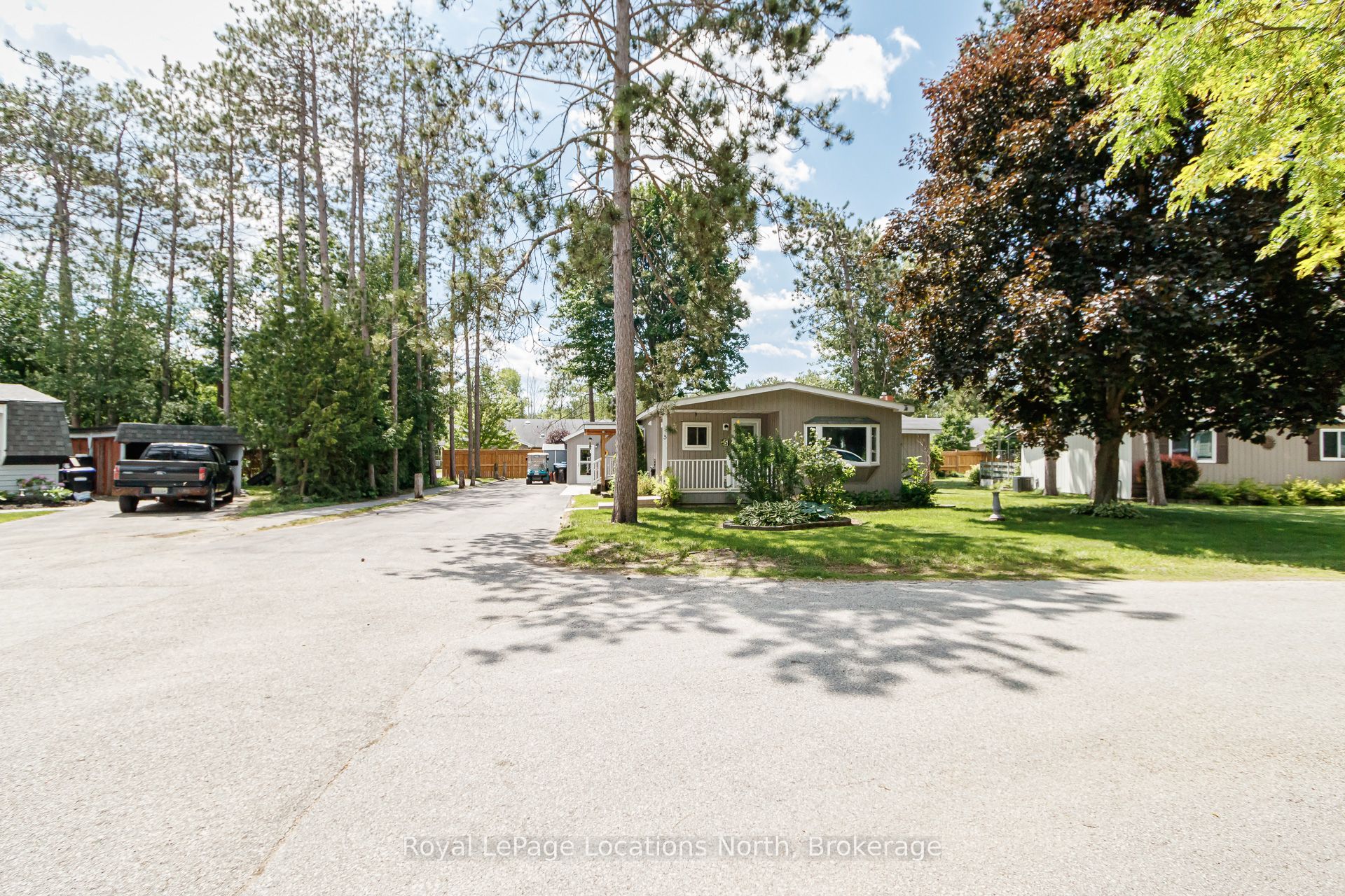 5 SE Golf Avenue E, Wasaga Beach, ON L9Z 1K2 photo 2