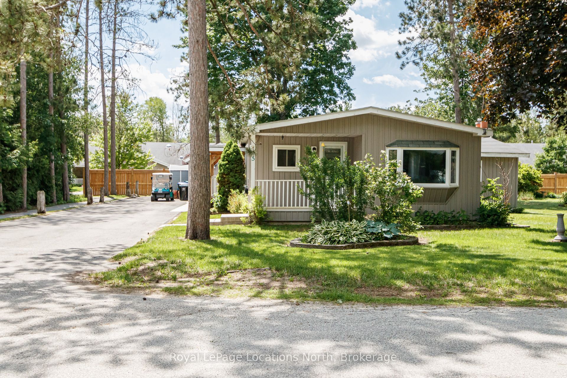 5 SE Golf Avenue E, Wasaga Beach, ON L9Z 1K2 photo 3