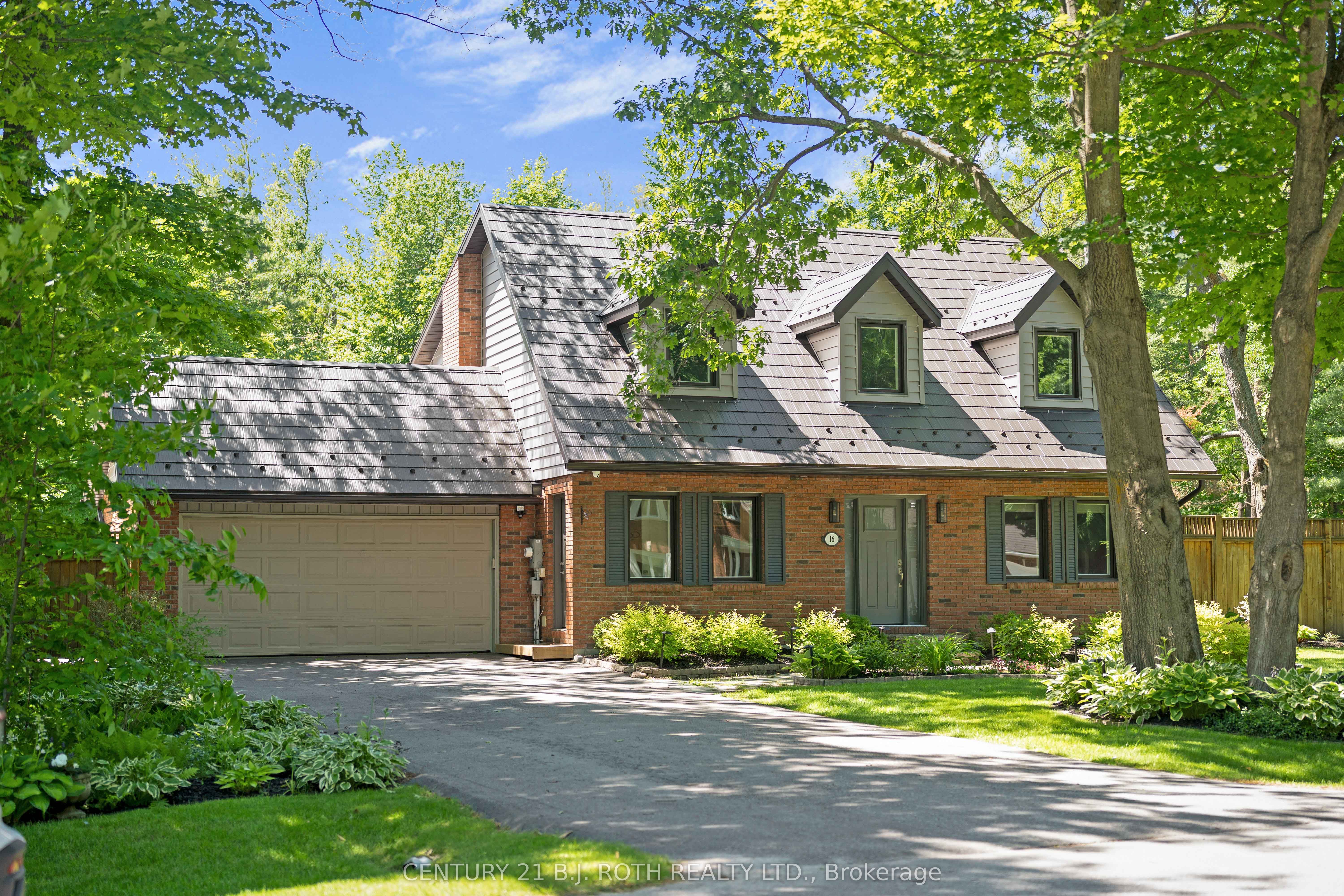 16 Spence Avenue, Springwater, ON L9X 0P2