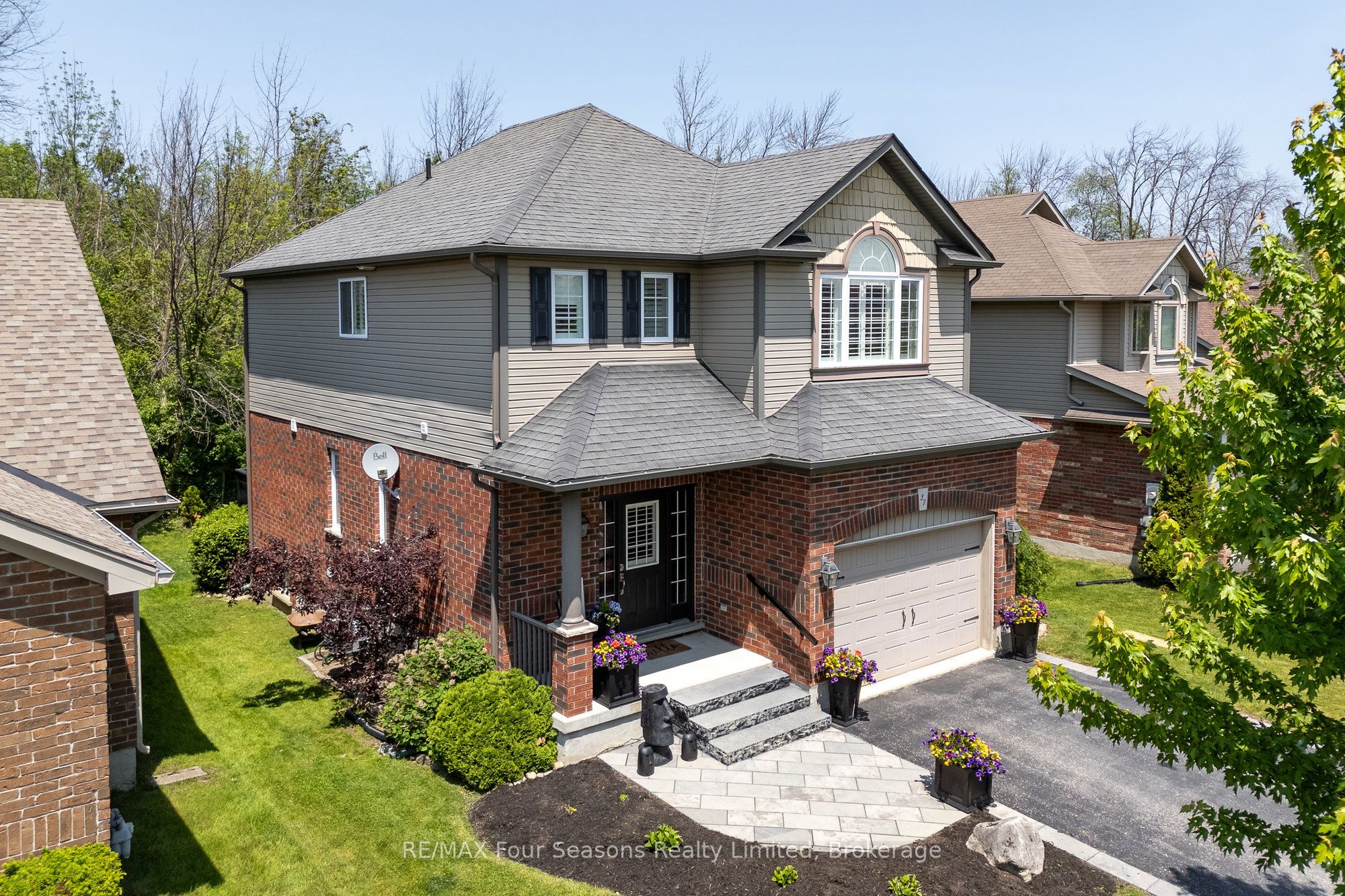 37 Chamberlain Crescent, Collingwood, ON L9Y 0C9 photo 2