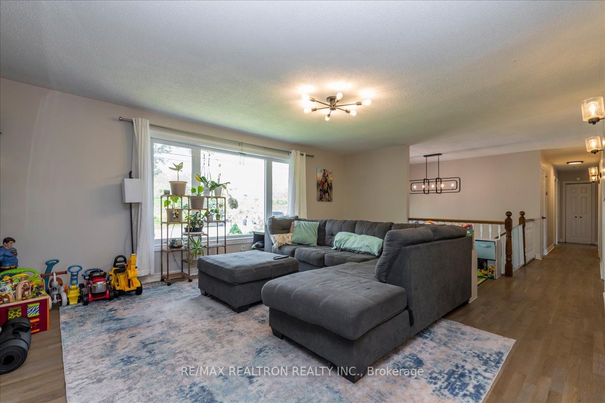 4261 Huronia Road, Orillia, ON L3V 0G8 photo 4