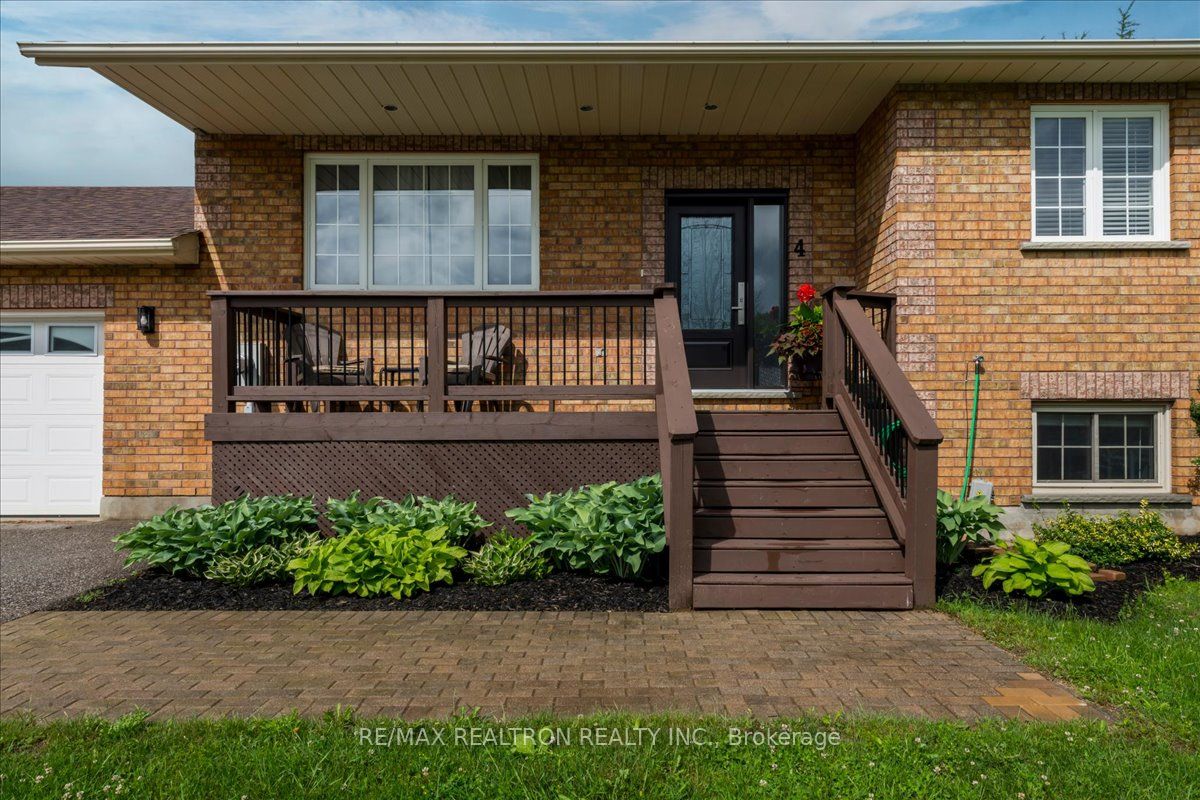 4 Templeton Drive, Clearview, ON L0M 1N0 photo 2