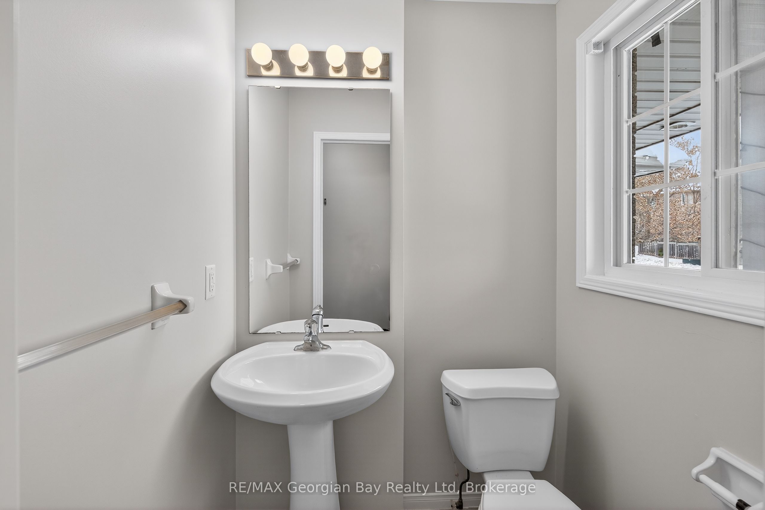 836 Coral Springs Lane, Midland, ON L4R 0A1 photo 4