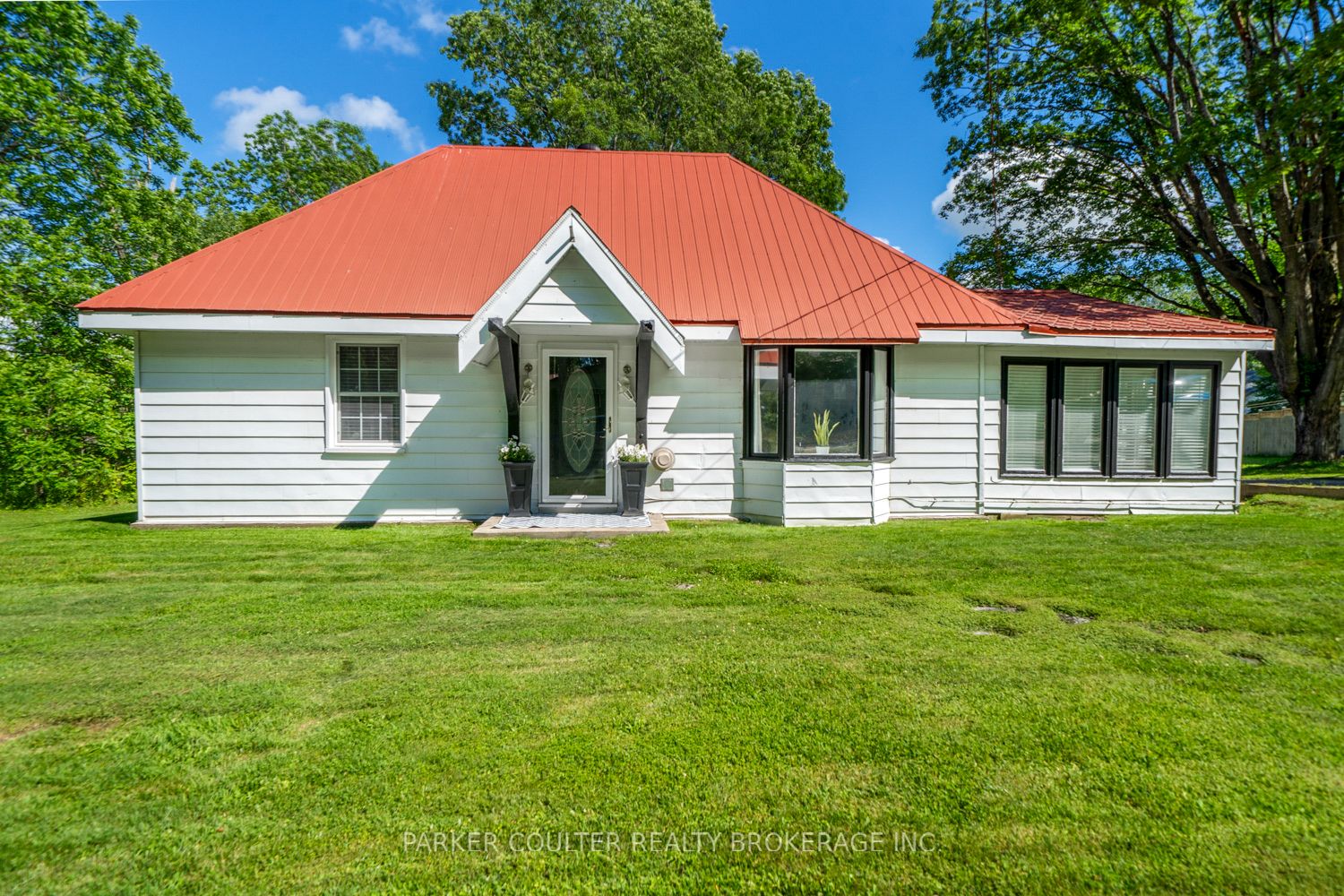 251 Mountain Avenue, Tay, ON L0K 2C0