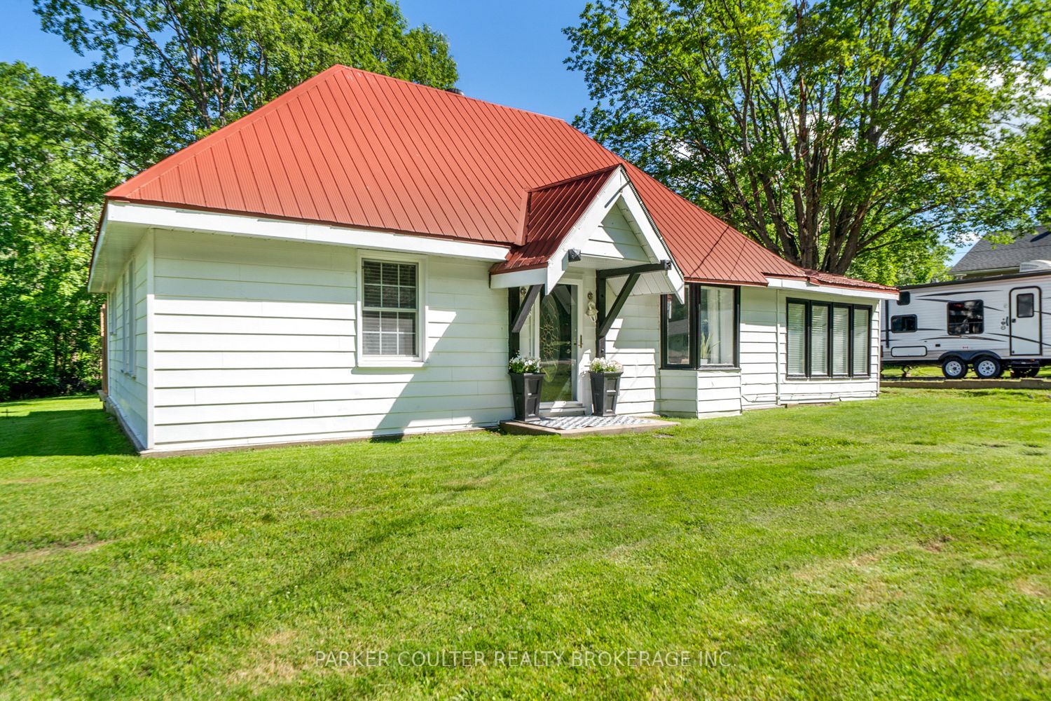 251 Mountain Avenue, Tay, ON L0K 2C0 photo 2